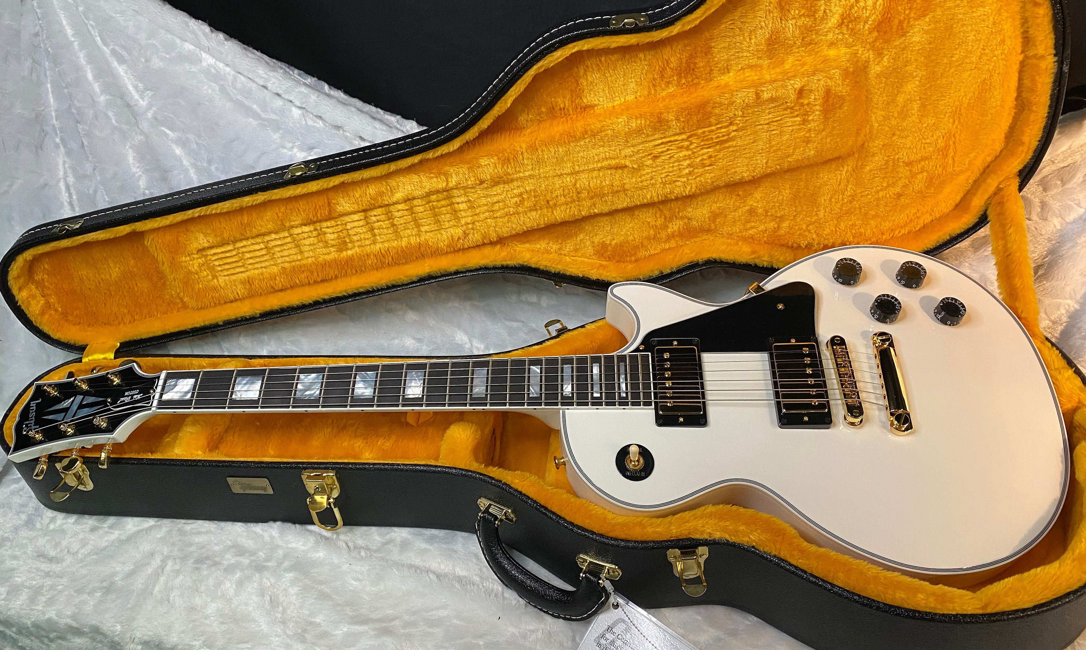 NEW! Gibson Les Paul Custom - Alpine White - Ebony Board - Authorized Dealer - 10.1 lbs - G06442
