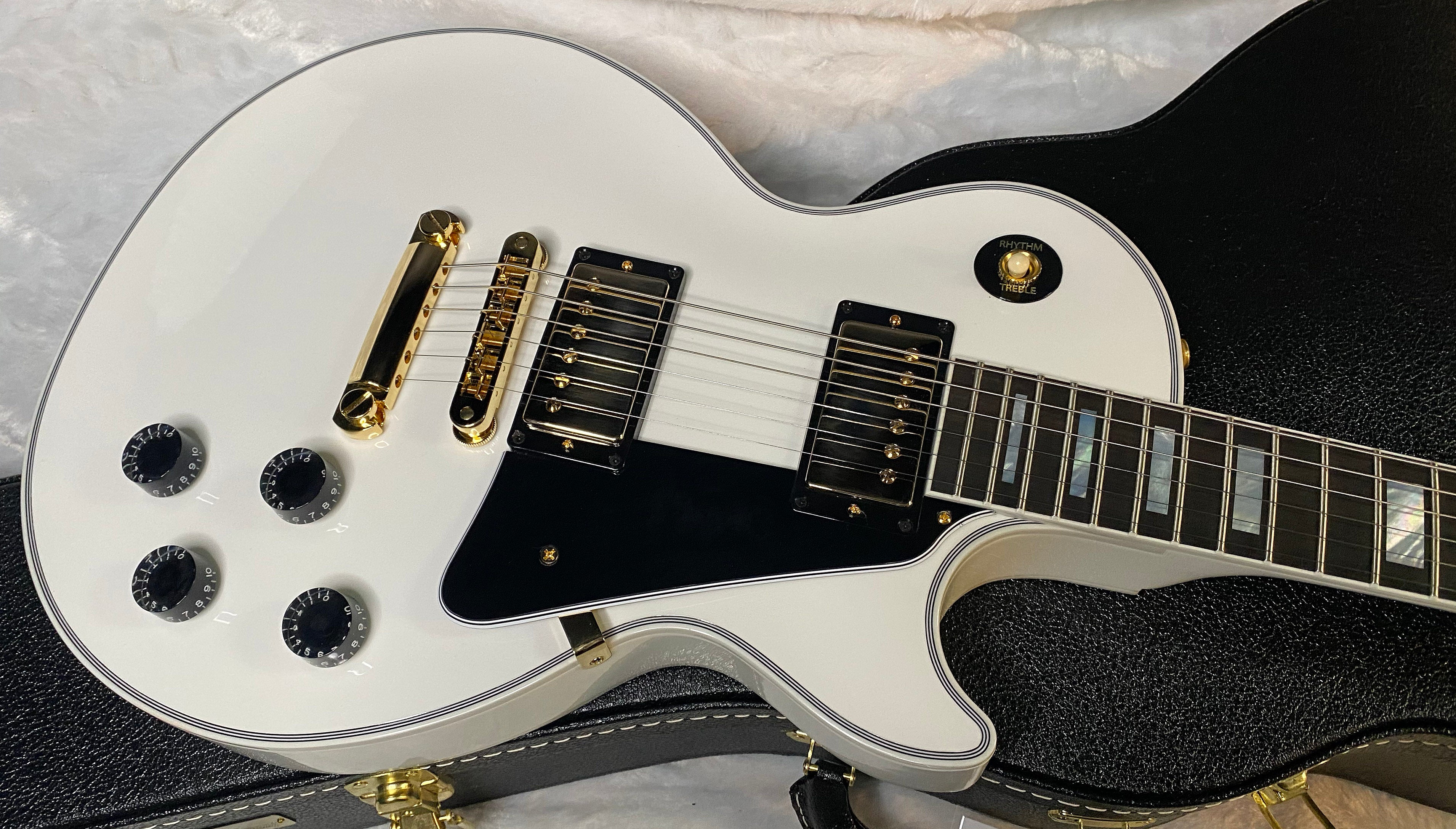 NEW! Gibson Les Paul Custom - Alpine White - Ebony Board - Authorized Dealer - Only 9.4lbs - G06414
