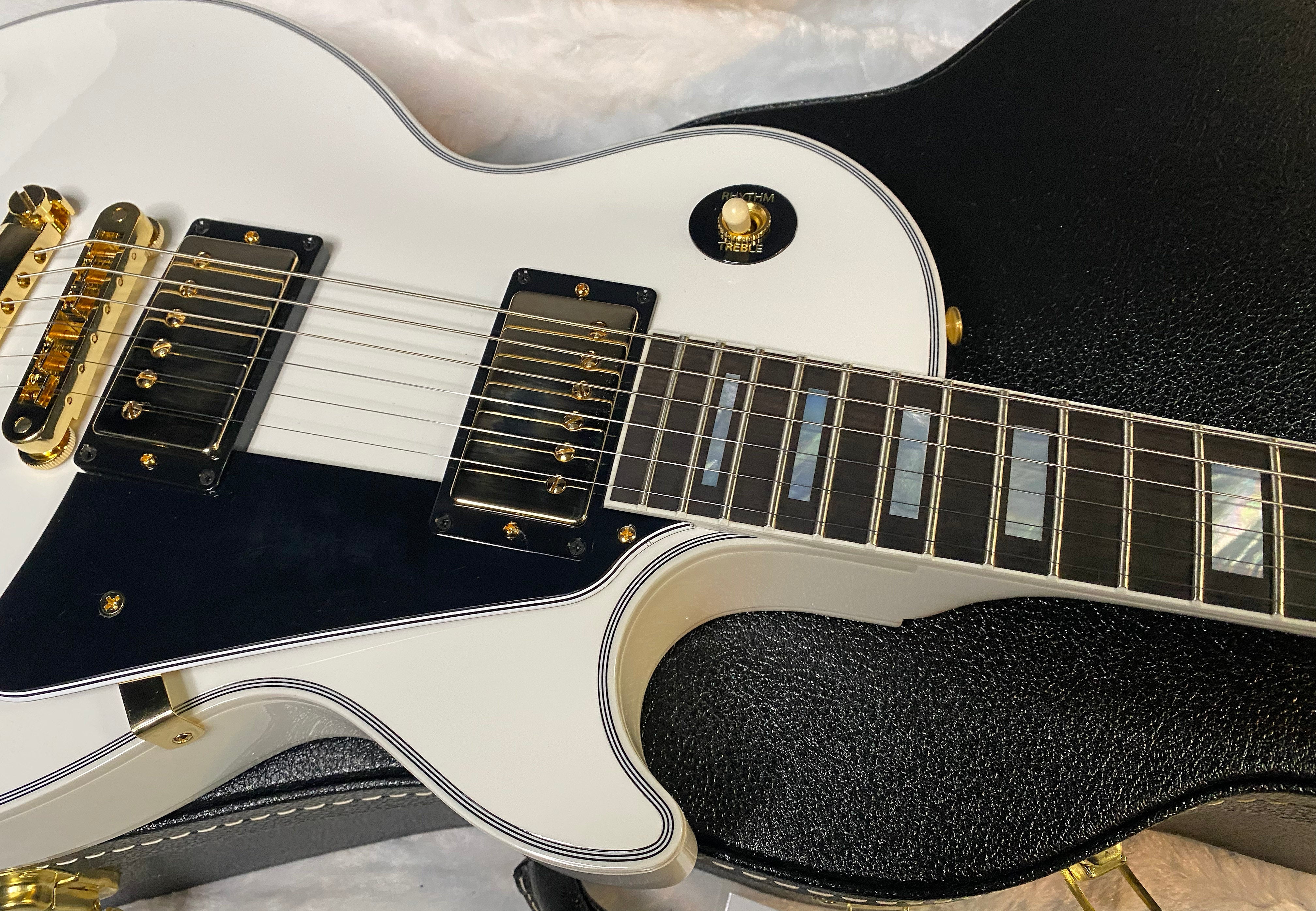 NEW! Gibson Les Paul Custom - Alpine White - Ebony Board - Authorized Dealer - Only 9.4lbs - G06414