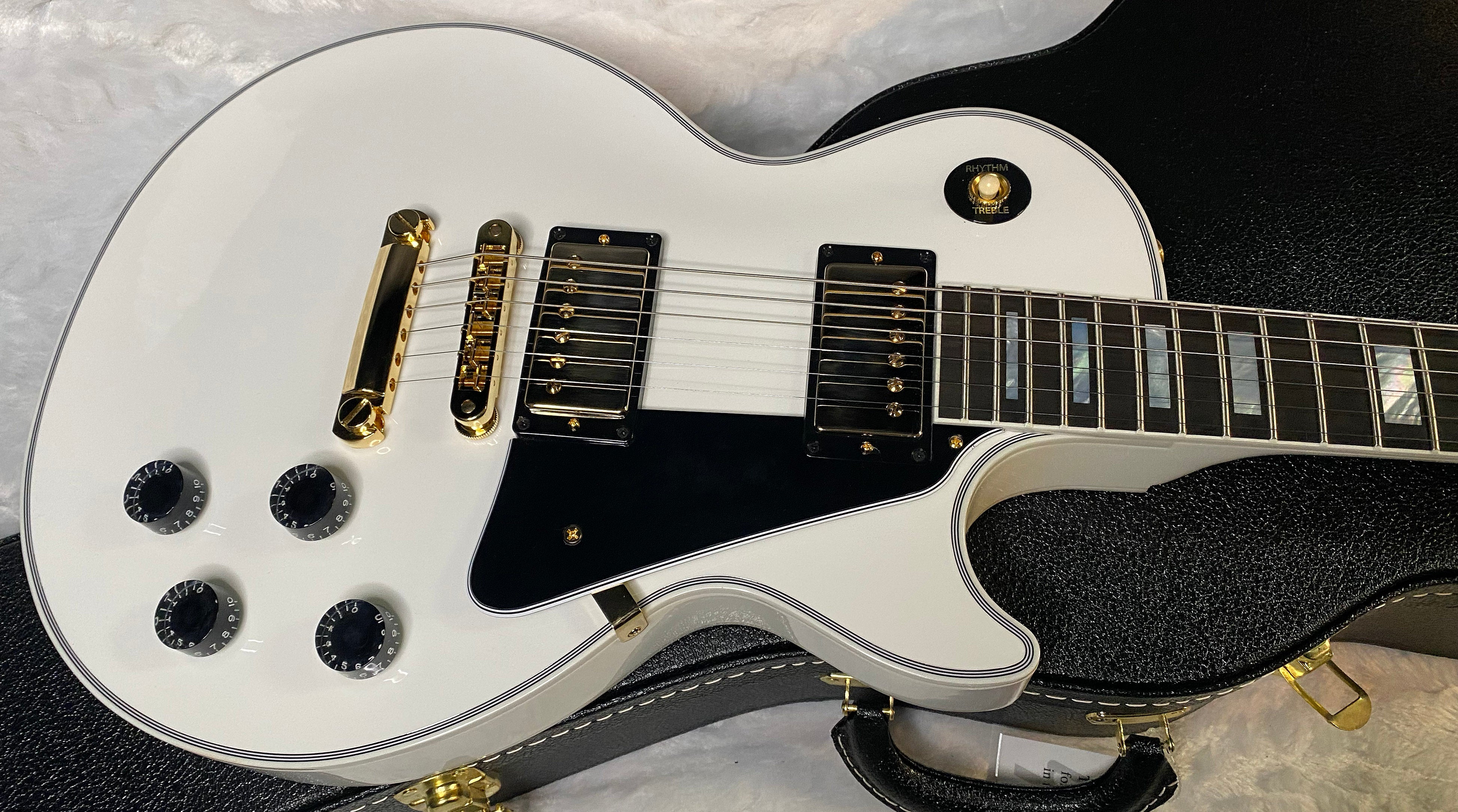 NEW! Gibson Les Paul Custom - Alpine White - Ebony Board - Authorized Dealer - Only 9.4lbs - G06414