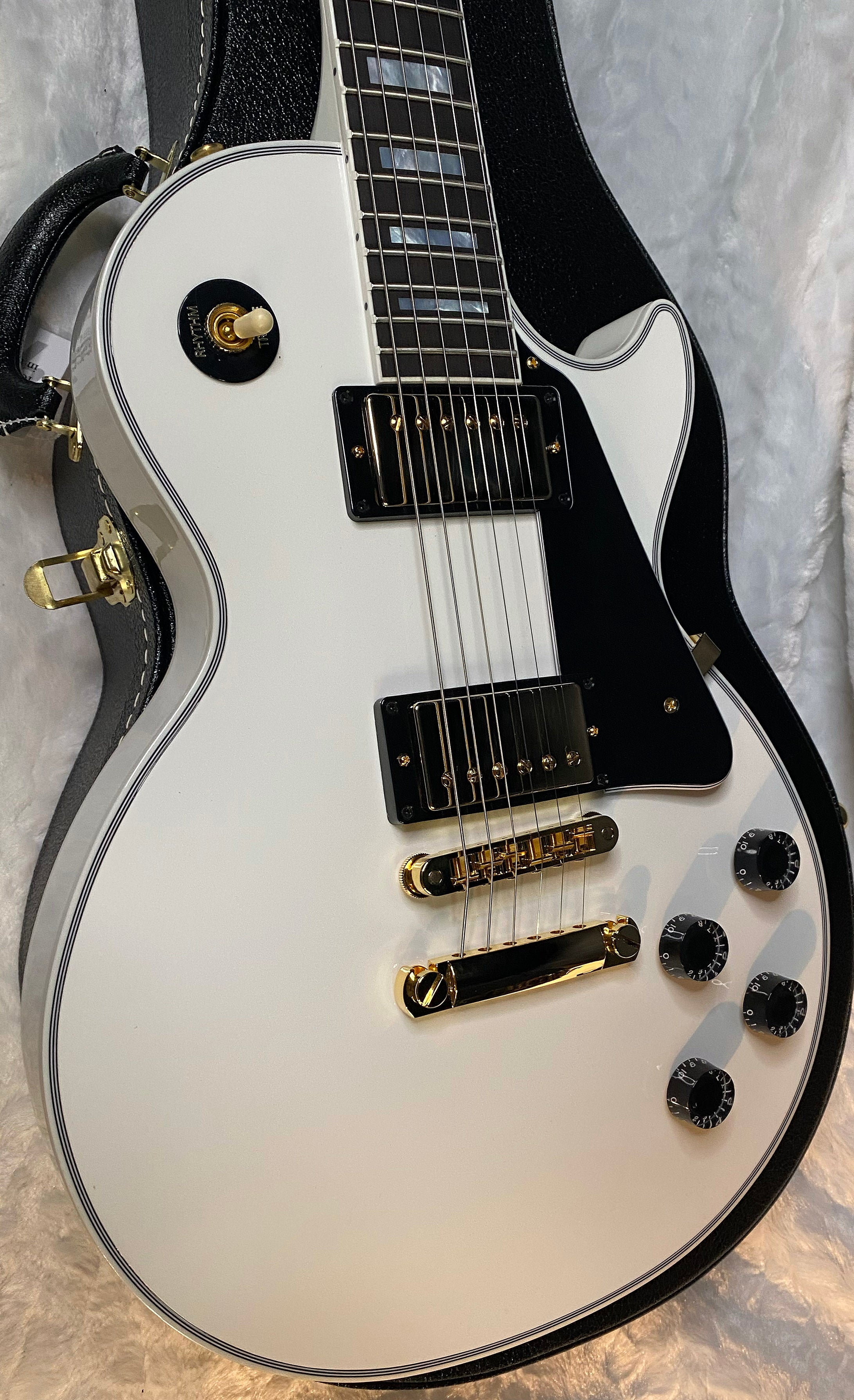 NEW! Gibson Les Paul Custom - Alpine White - Ebony Board - Authorized Dealer - Only 9.4lbs - G06414
