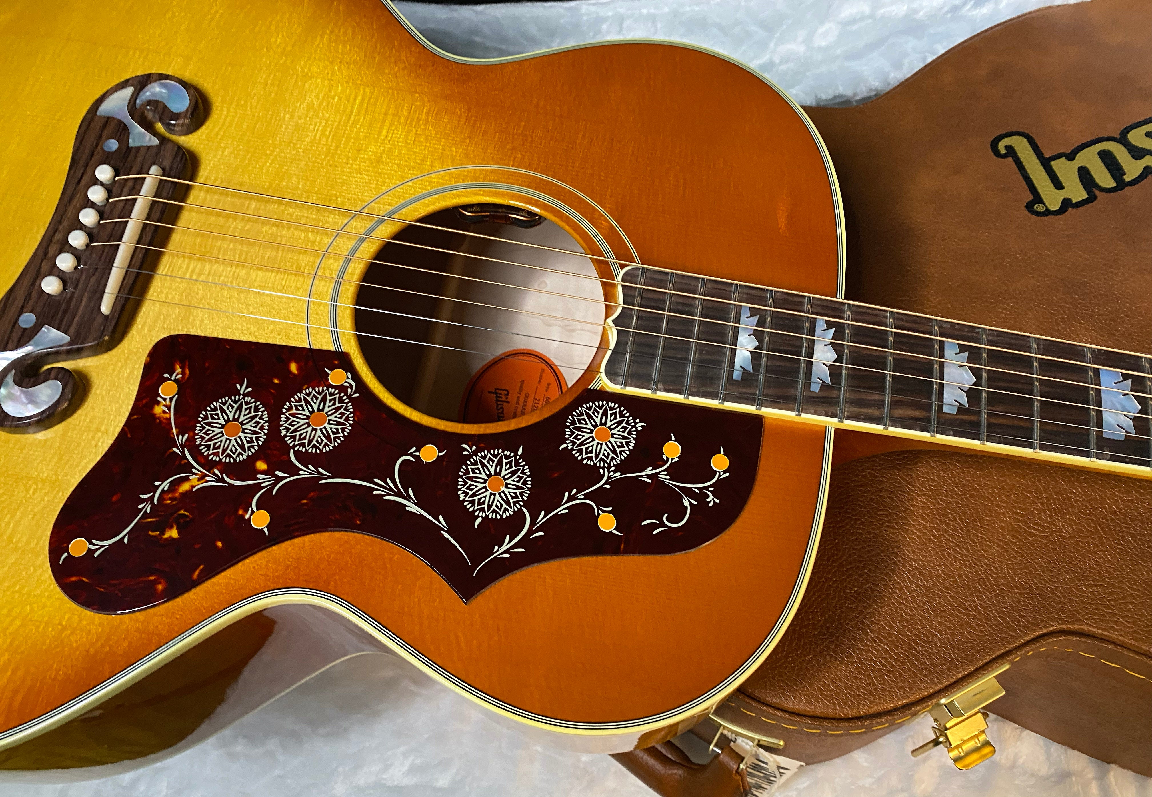 NEW! ! Gibson SJ-200 Original Acoustic Electric - Heritage Cherry Sunburst - Authorized Dealer - 5.4 lbs - G05443