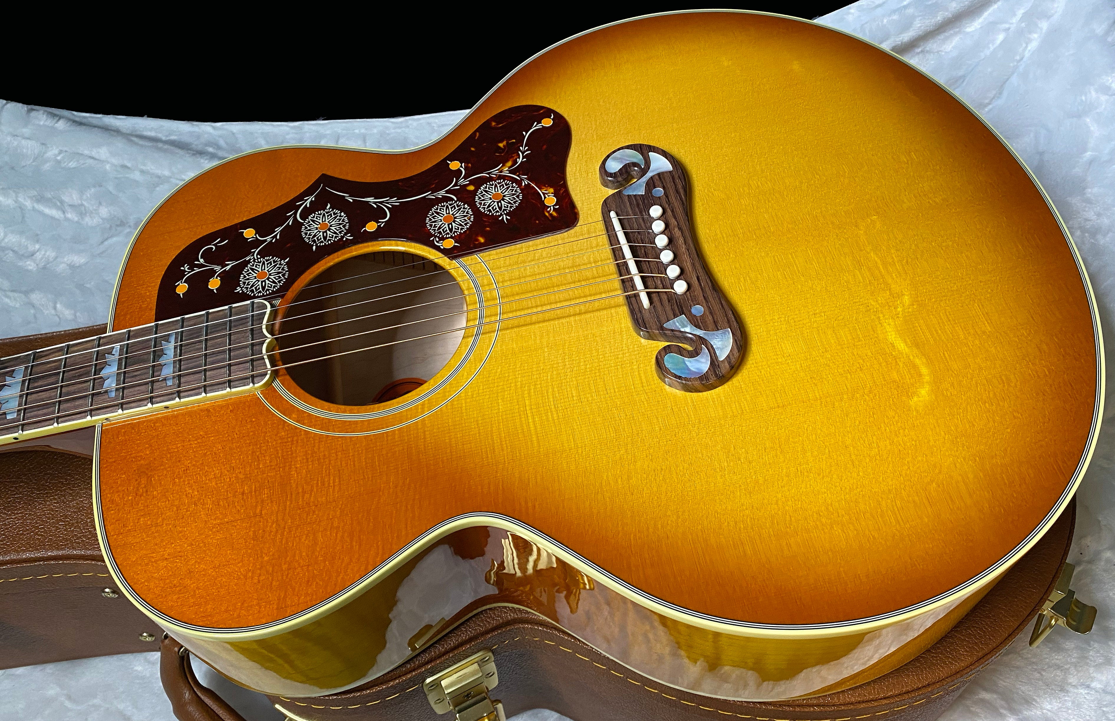 NEW! ! Gibson SJ-200 Original Acoustic Electric - Heritage Cherry Sunburst - Authorized Dealer - 5.4 lbs - G05443