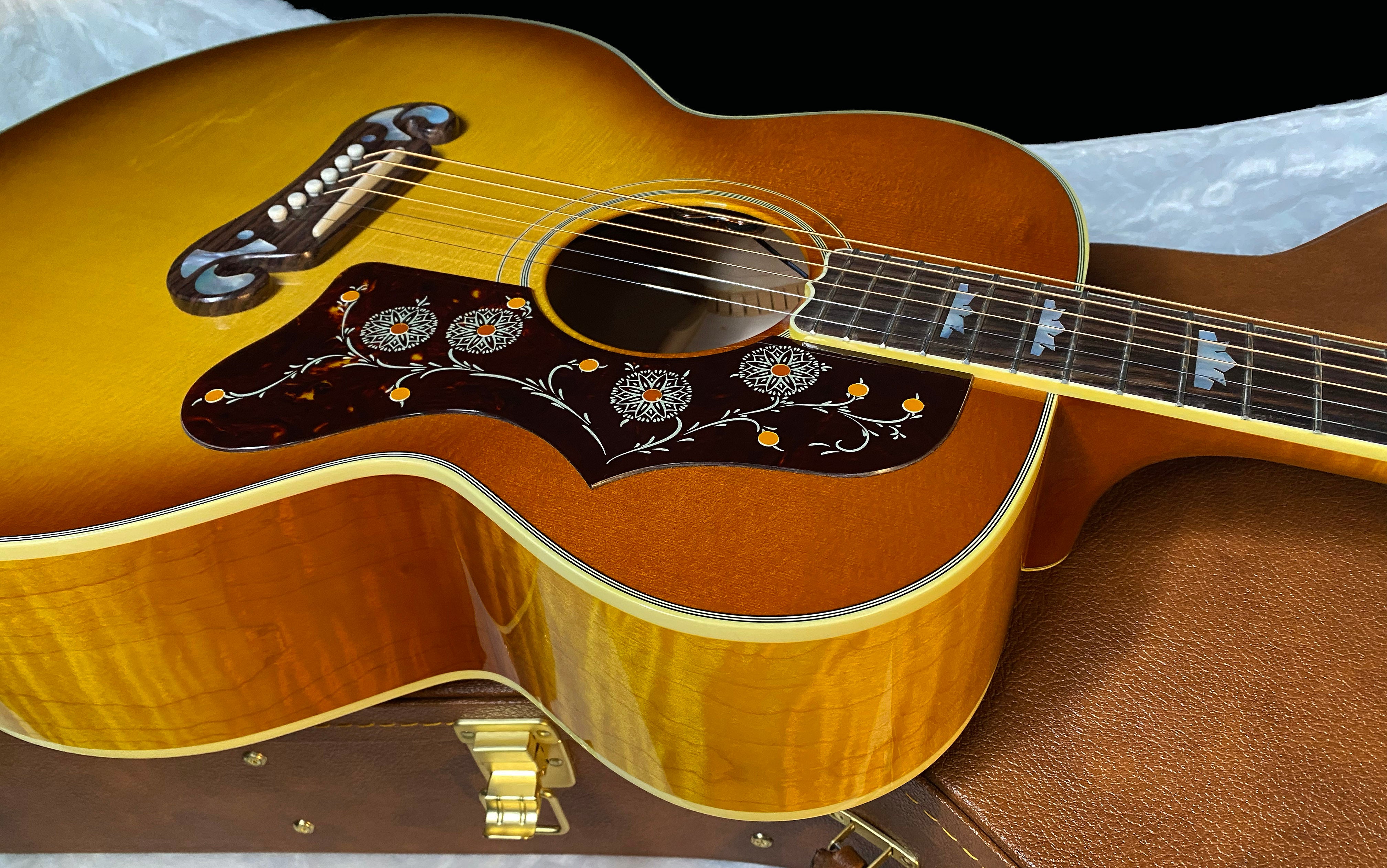 NEW! ! Gibson SJ-200 Original Acoustic Electric - Heritage Cherry Sunburst - Authorized Dealer - 5.4 lbs - G05443