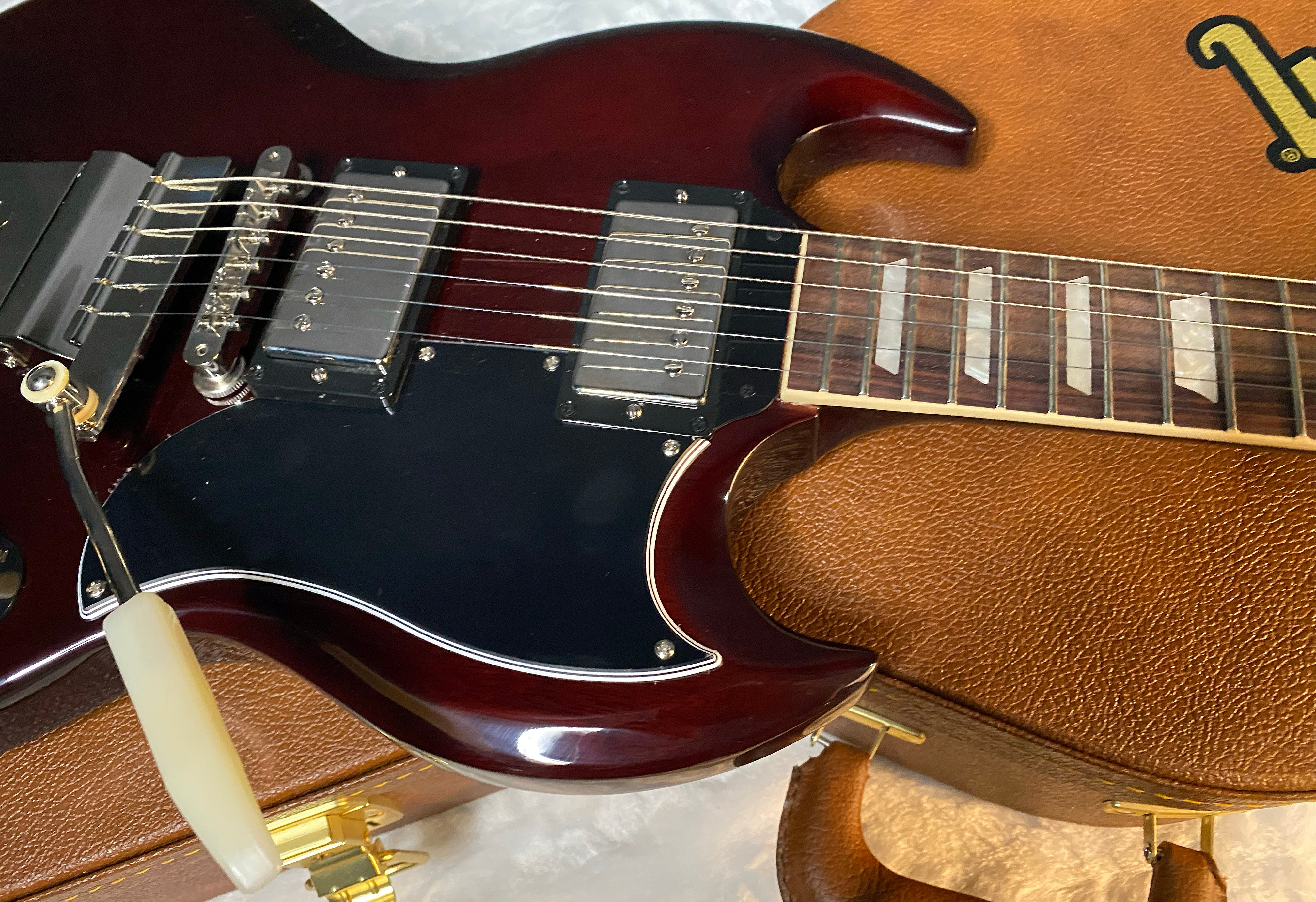 NEW ! Gibson LIMITED EDITION SG Standard '61 Maestro Vibrola T-Type Aged Cherry ANGUS YOUNG Inspired AC/DC - Authorized Dealer - 6.85lbs - G06103