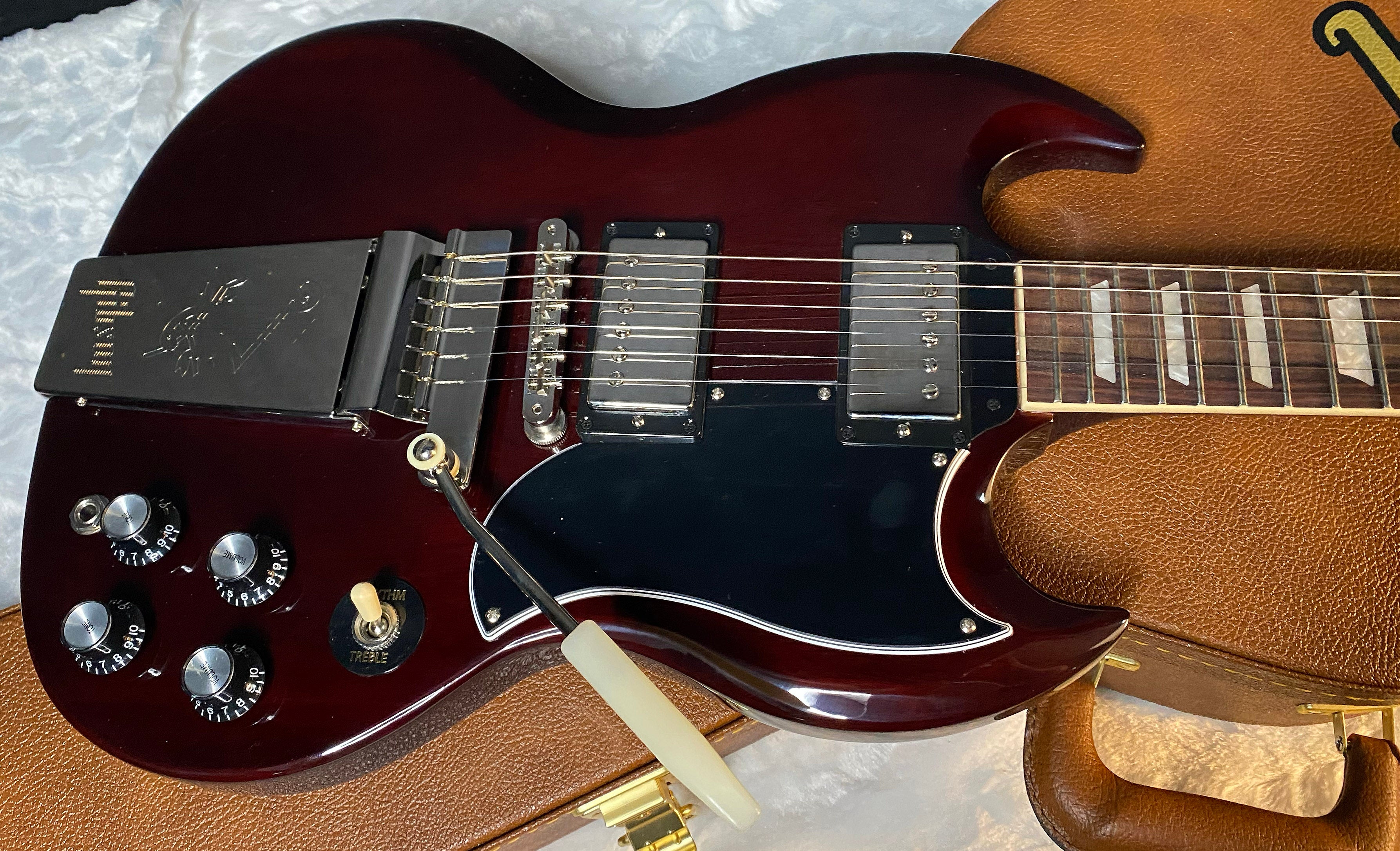 NEW ! Gibson LIMITED EDITION SG Standard '61 Maestro Vibrola T-Type Aged Cherry ANGUS YOUNG Inspired AC/DC - Authorized Dealer - 6.85lbs - G06103