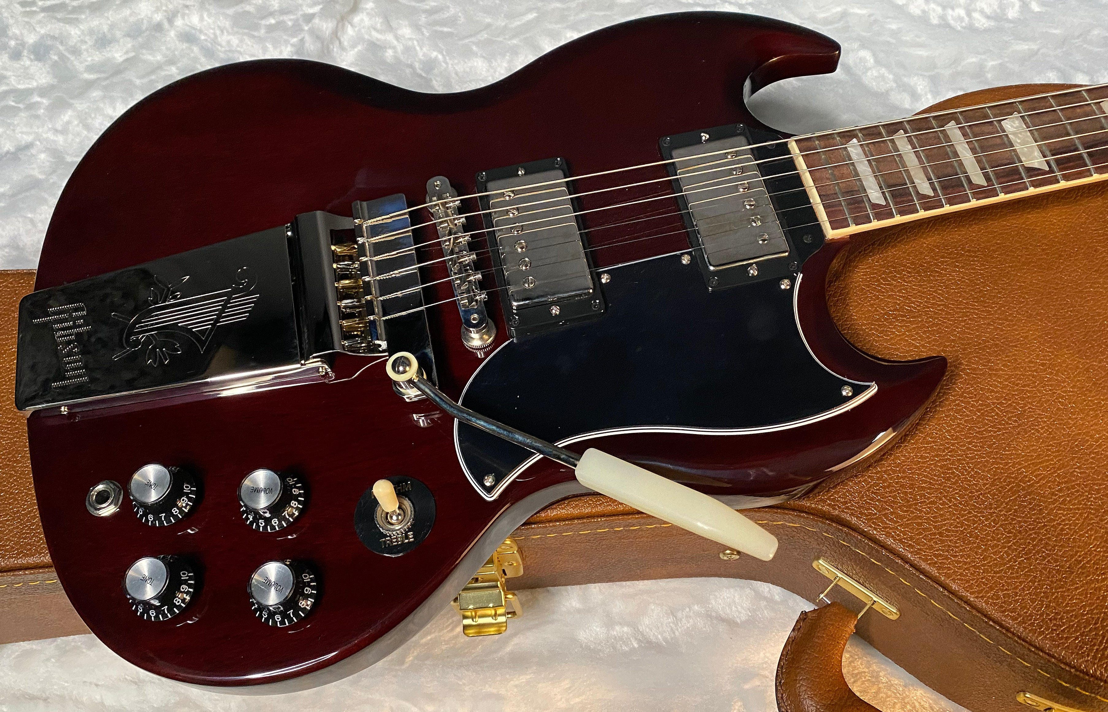 NEW ! Gibson LIMITED EDITION SG Standard '61 Maestro Vibrola T-Type Aged Cherry ANGUS YOUNG Inspired AC/DC - Authorized Dealer - 6.85lbs - G06103
