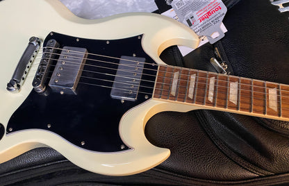 NEW ! Gibson SG Standard - Classic White Finish - Original Gibson Leather Gig Bag - Authorized Dealer - Only 6.1 lbs - G06177