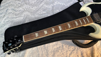 NEW ! Gibson SG Standard - Classic White Finish - Original Gibson Leather Gig Bag - Authorized Dealer - Only 6.1 lbs - G06177