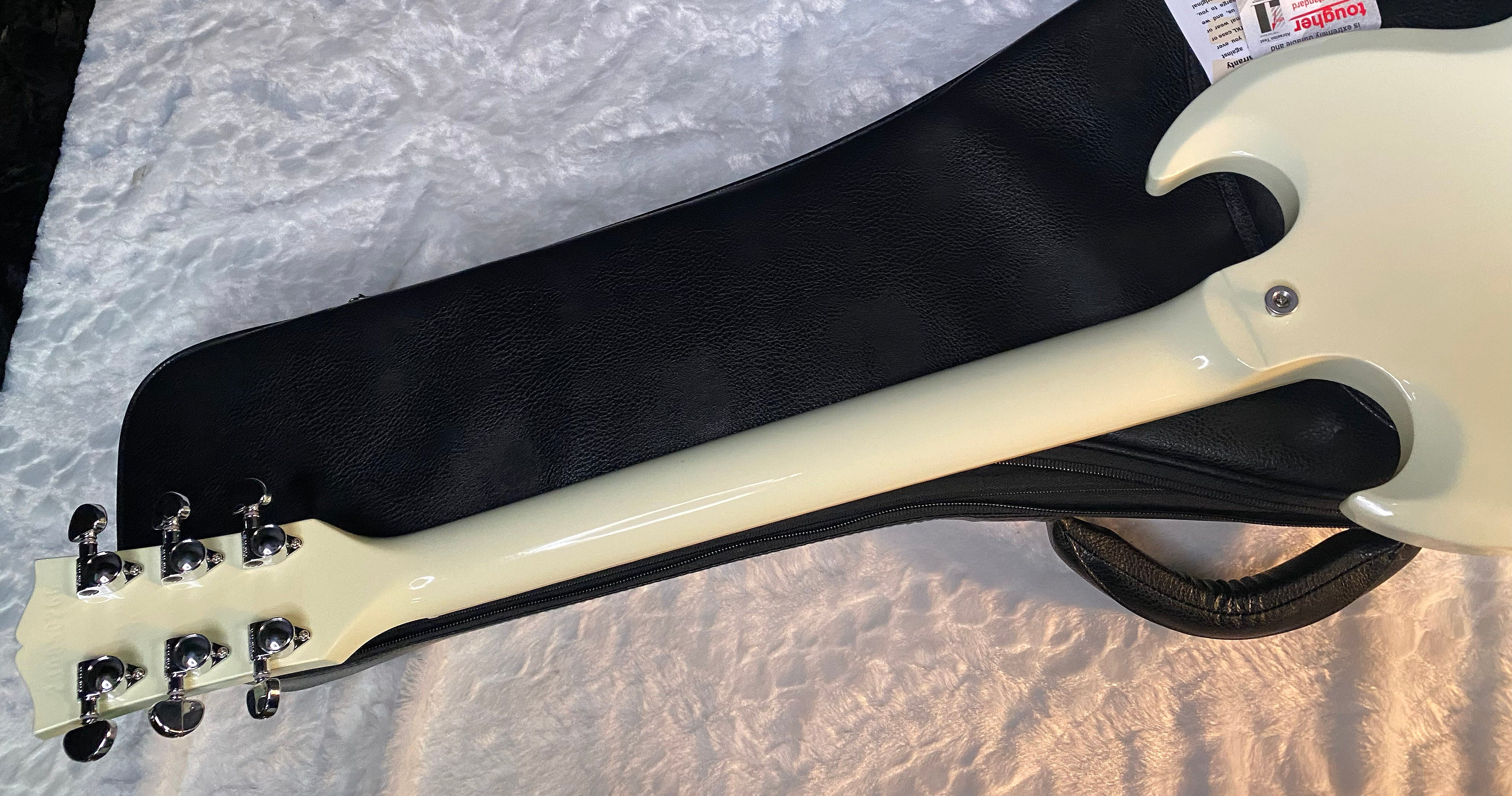 NEW ! Gibson SG Standard - Classic White Finish - Original Gibson Leather Gig Bag - Authorized Dealer - Only 6.1 lbs - G06177