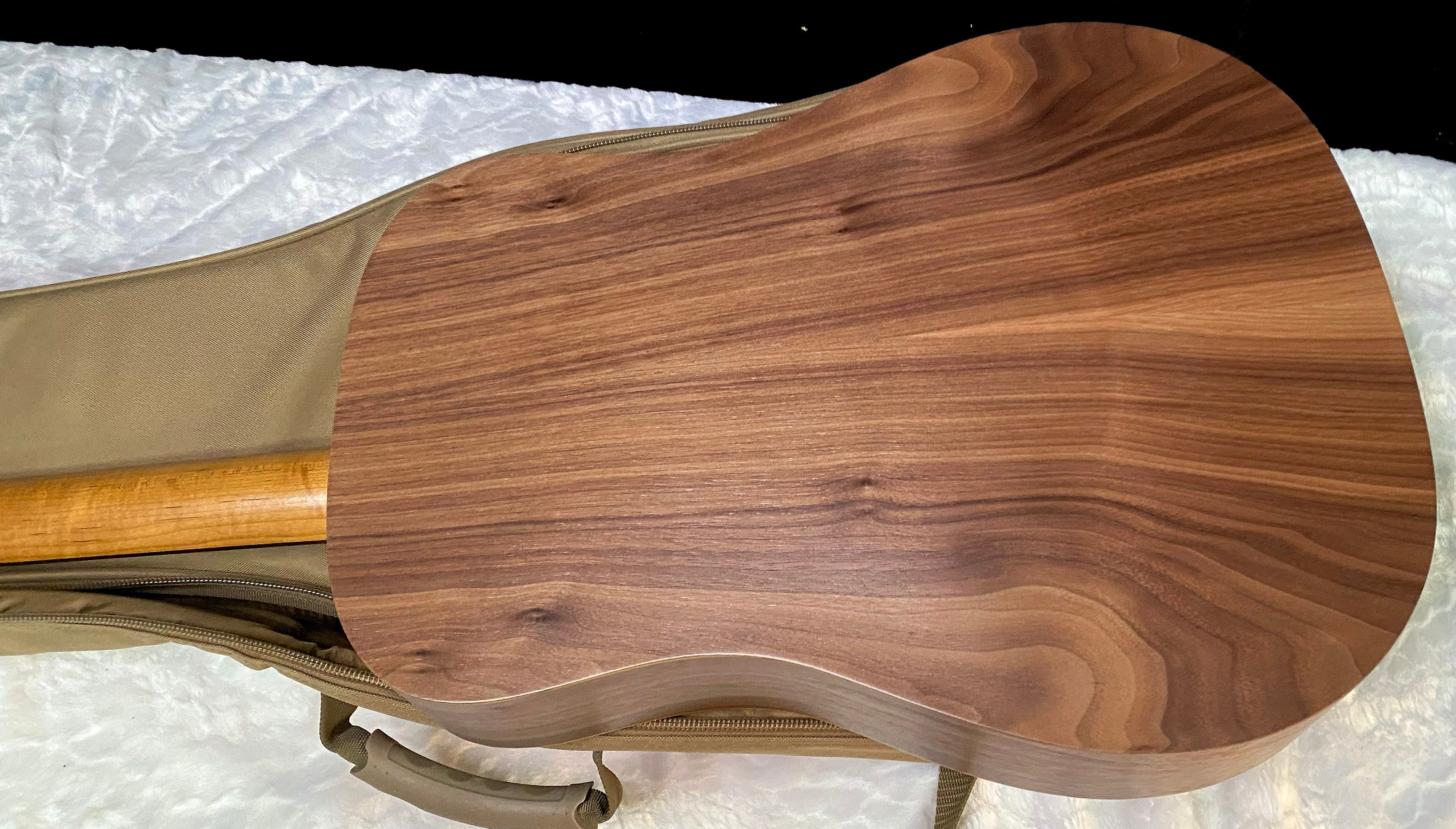 NEW! Taylor Big Baby Taylor BBTe Acoustic-electric Guitar - Natural Sitka Spruce - 4lbs - Authorized Dealer - G06202