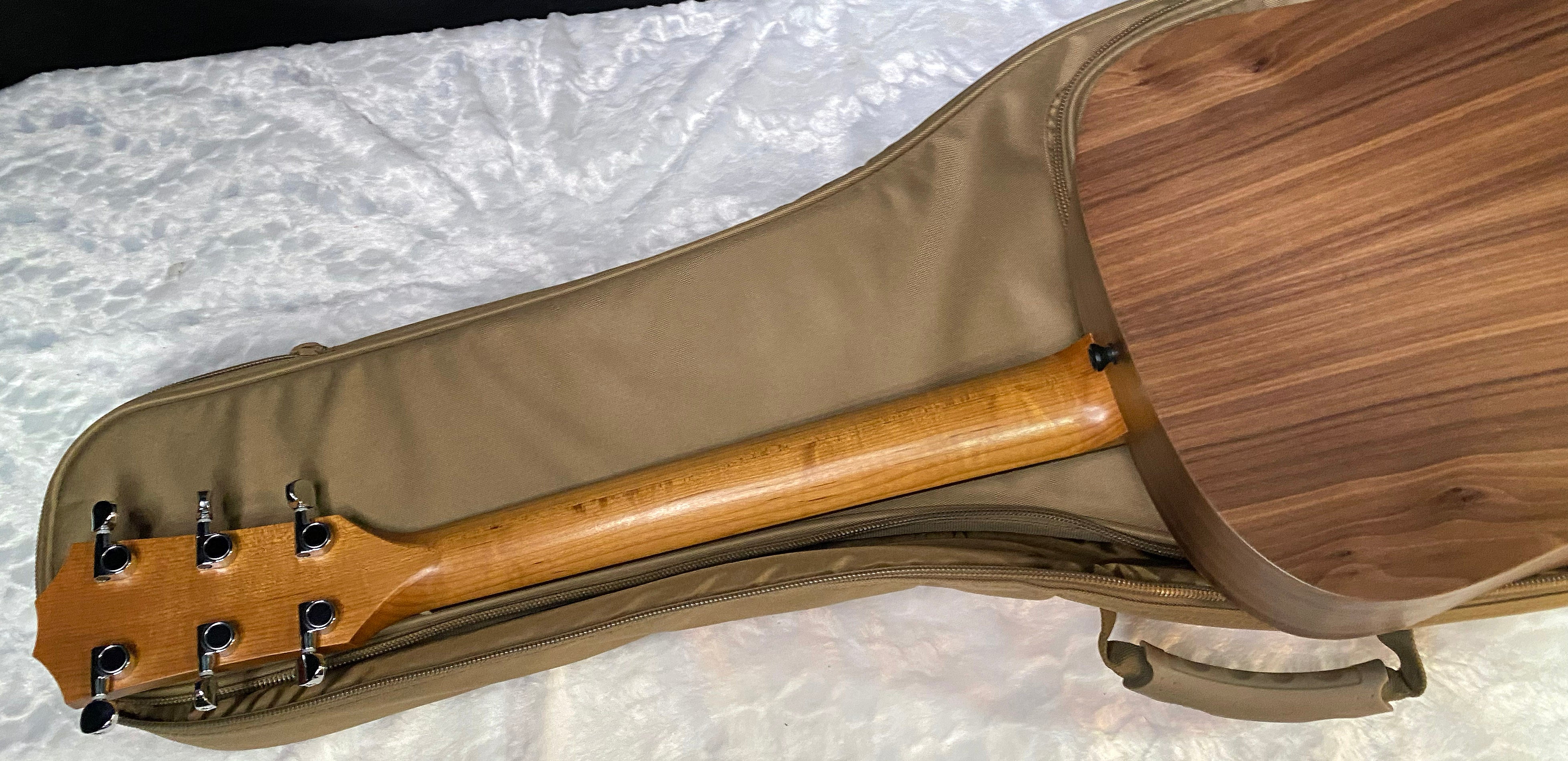 NEW! Taylor Big Baby Taylor BBTe Acoustic-electric Guitar - Natural Sitka Spruce - 4lbs - Authorized Dealer - G06202