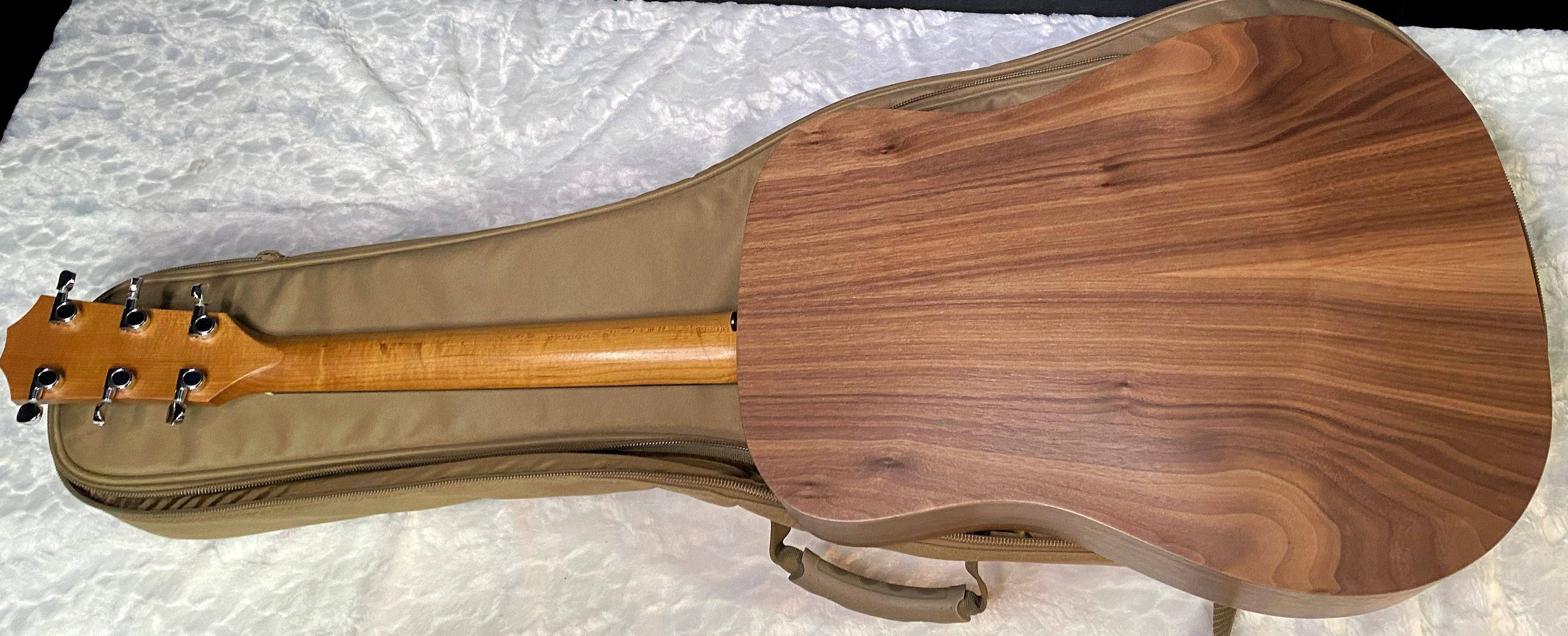 NEW! Taylor Big Baby Taylor BBTe Acoustic-electric Guitar - Natural Sitka Spruce - 4lbs - Authorized Dealer - G06202