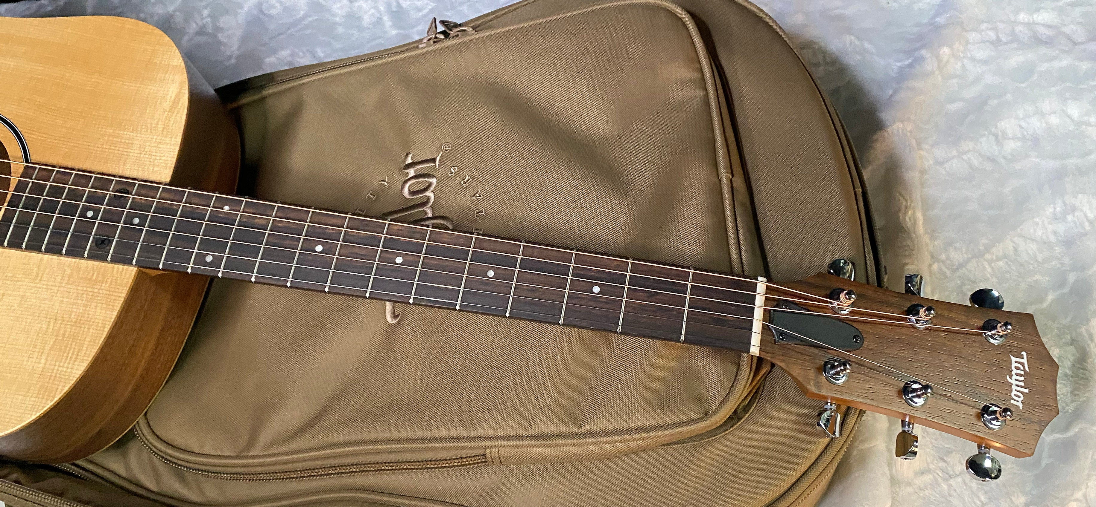 NEW! Taylor Big Baby Taylor BBT - Natural - 3.75lbs - Authorized Dealer - G06206