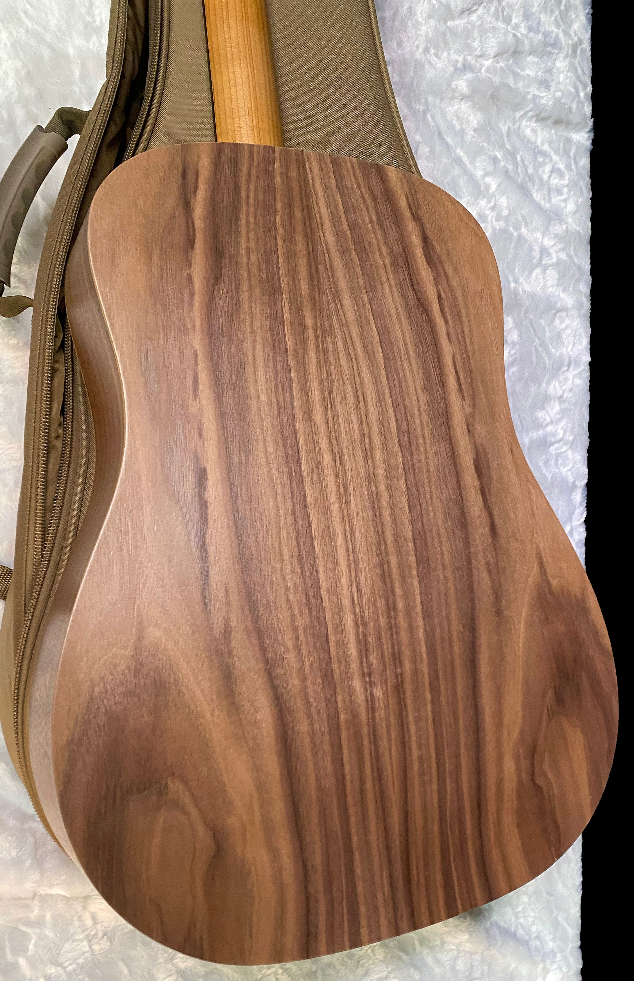 NEW! Taylor Big Baby Taylor BBT - Natural - 3.75lbs - Authorized Dealer - G06206