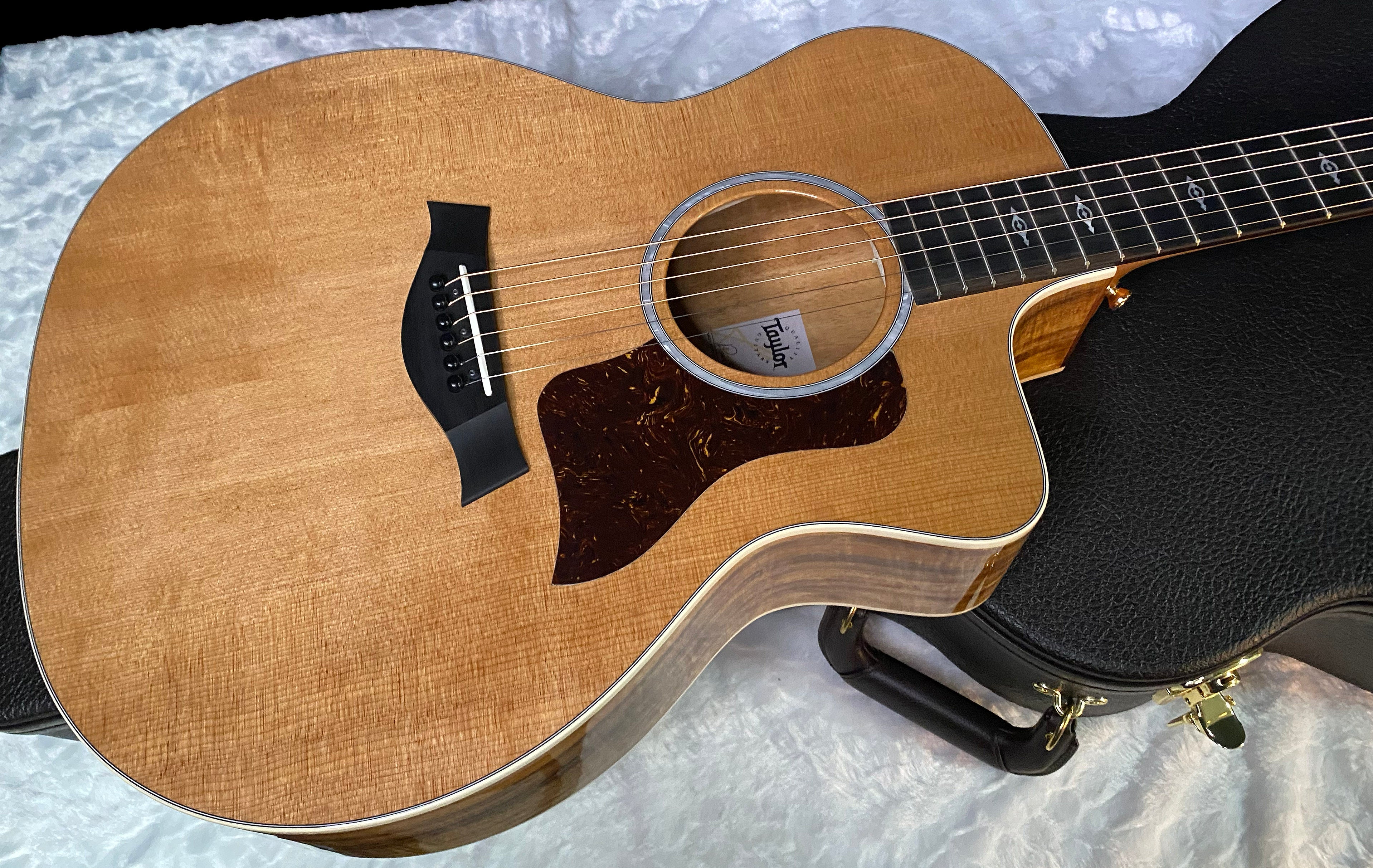 NEW! Taylor 214ce-K DLX Koa Grand Auditorium Acoustic-Electric Guitar Natural Finish - 4.8lbs - Authorized Dealer - G06210