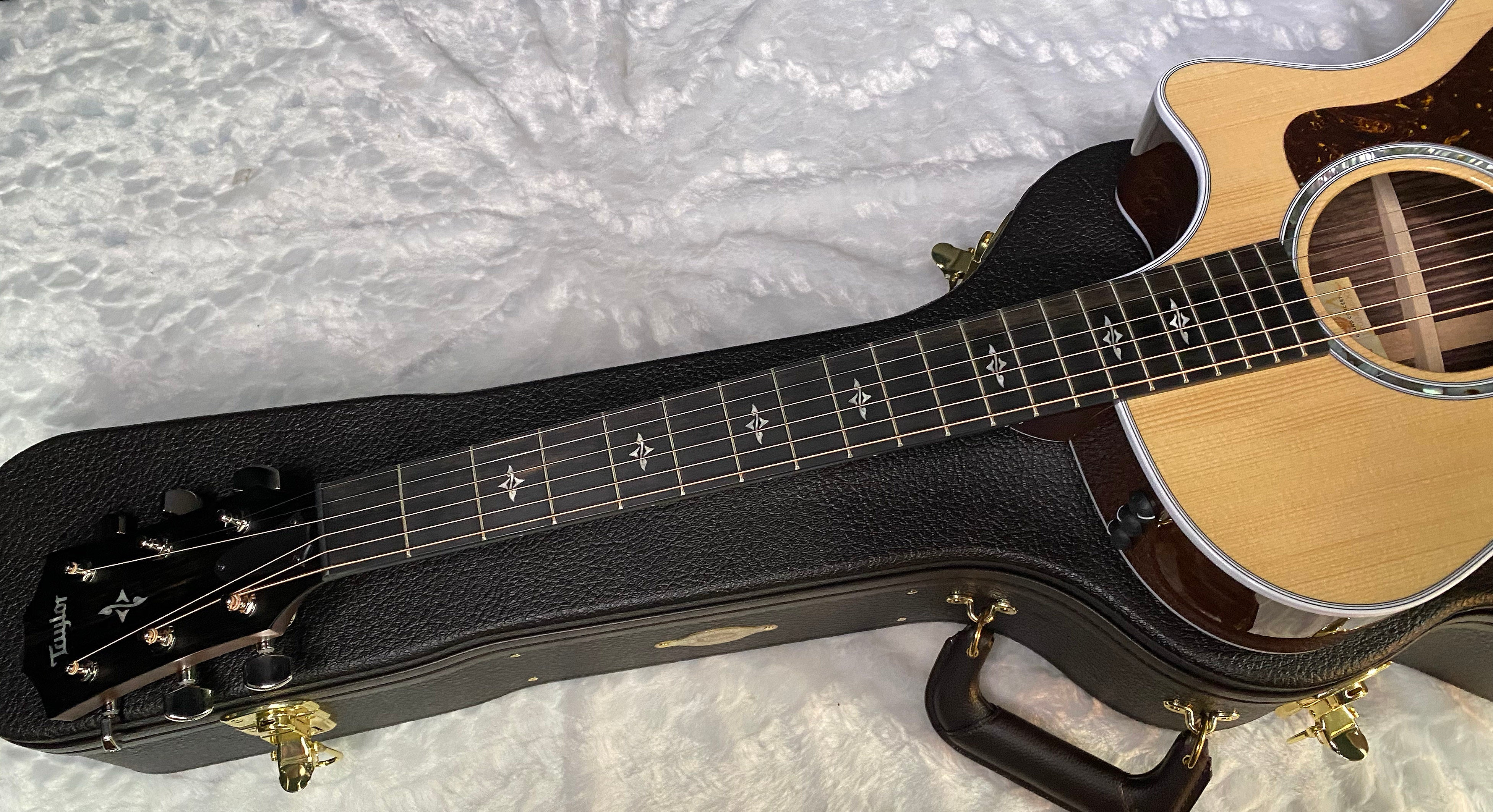 NEW! Taylor 412ce V-Class Acoustic-Electric Guitar - Natural - Authorized Dealer - 4.65 lbs - G06209