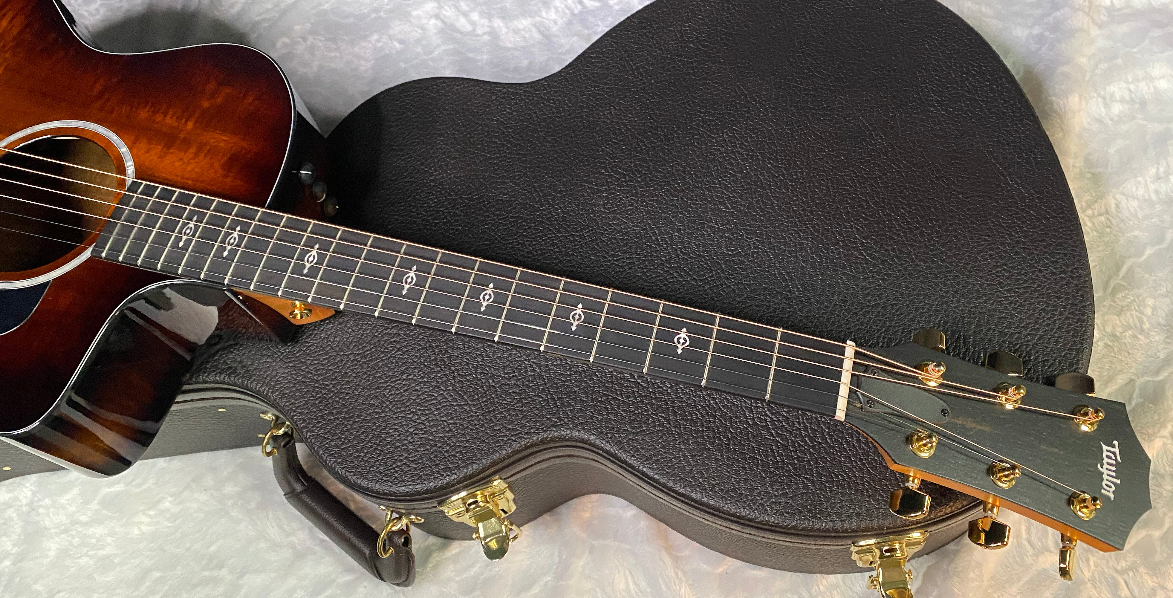 NEW! Taylor 224ce-K DLX Grand Auditorium Acoustic-Electric Guitar - Tobacco - 4.9lbs - Authorized Dealer - G06214