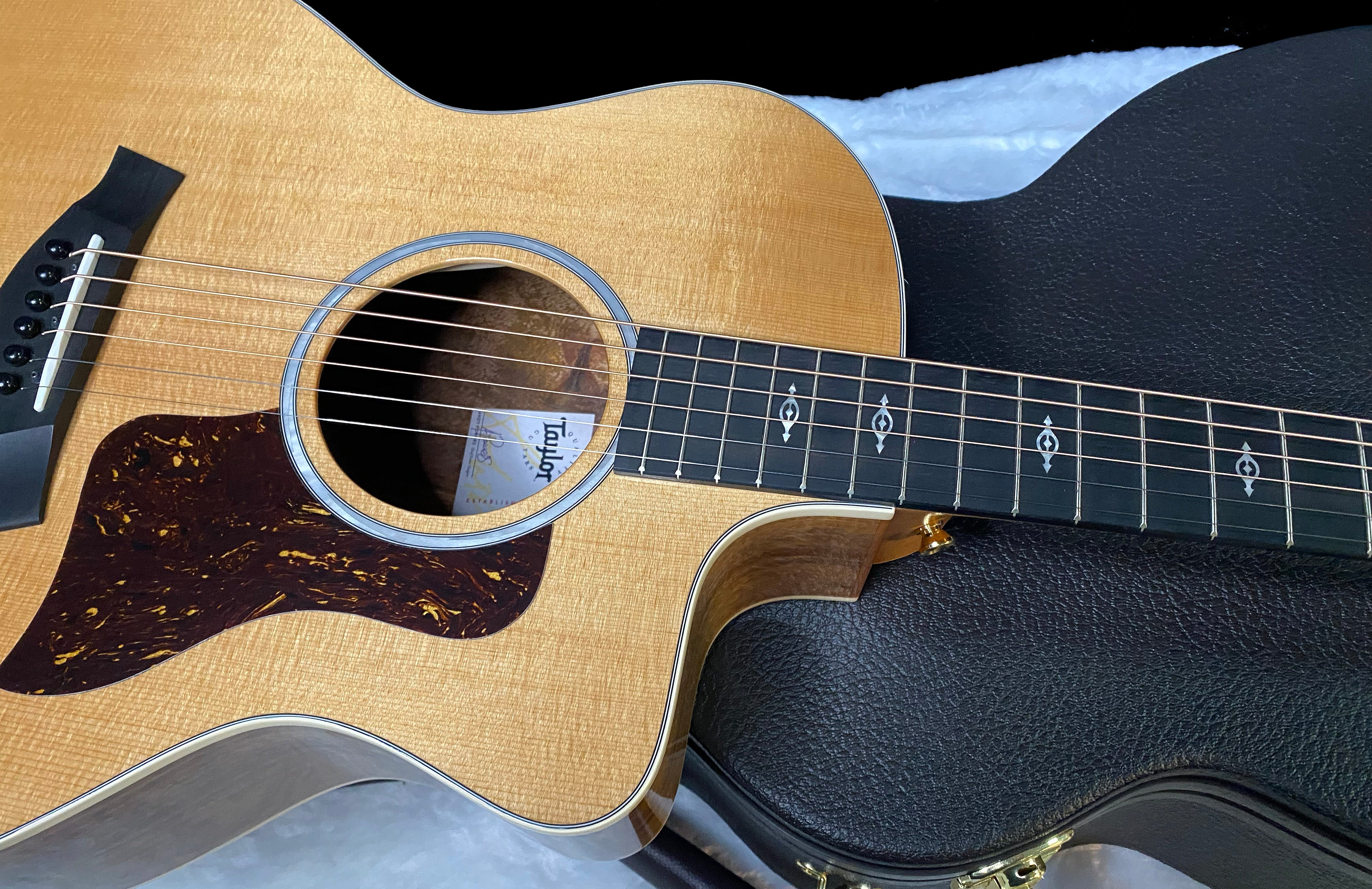 Taylor 214ce-K DLX Koa Grand Auditorium Acoustic-Electric Guitar Natural Finish - 4.8lbs - Authorized Dealer - G06225