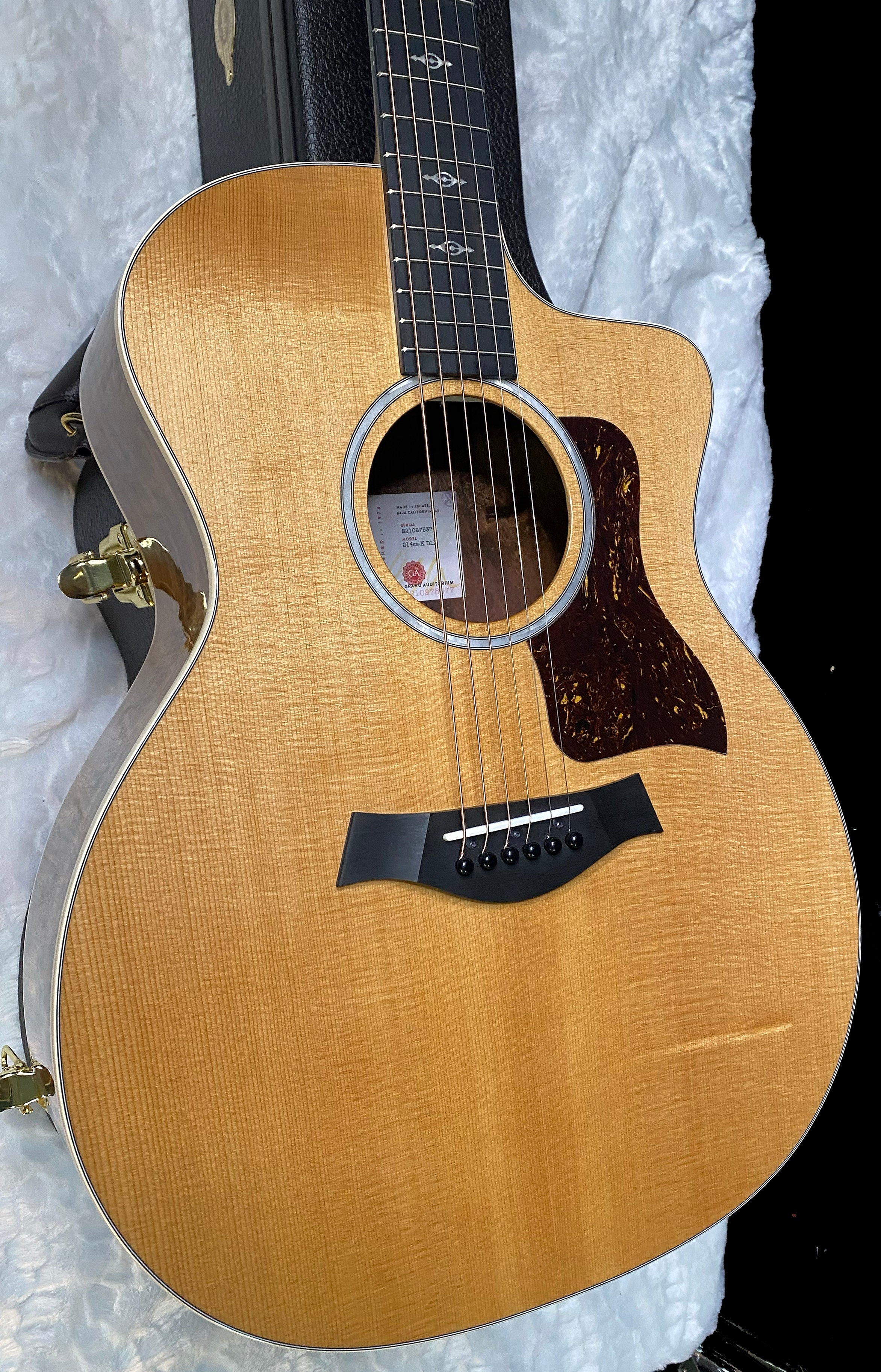 Taylor 214ce-K DLX Koa Grand Auditorium Acoustic-Electric Guitar Natural Finish - 4.8lbs - Authorized Dealer - G06225