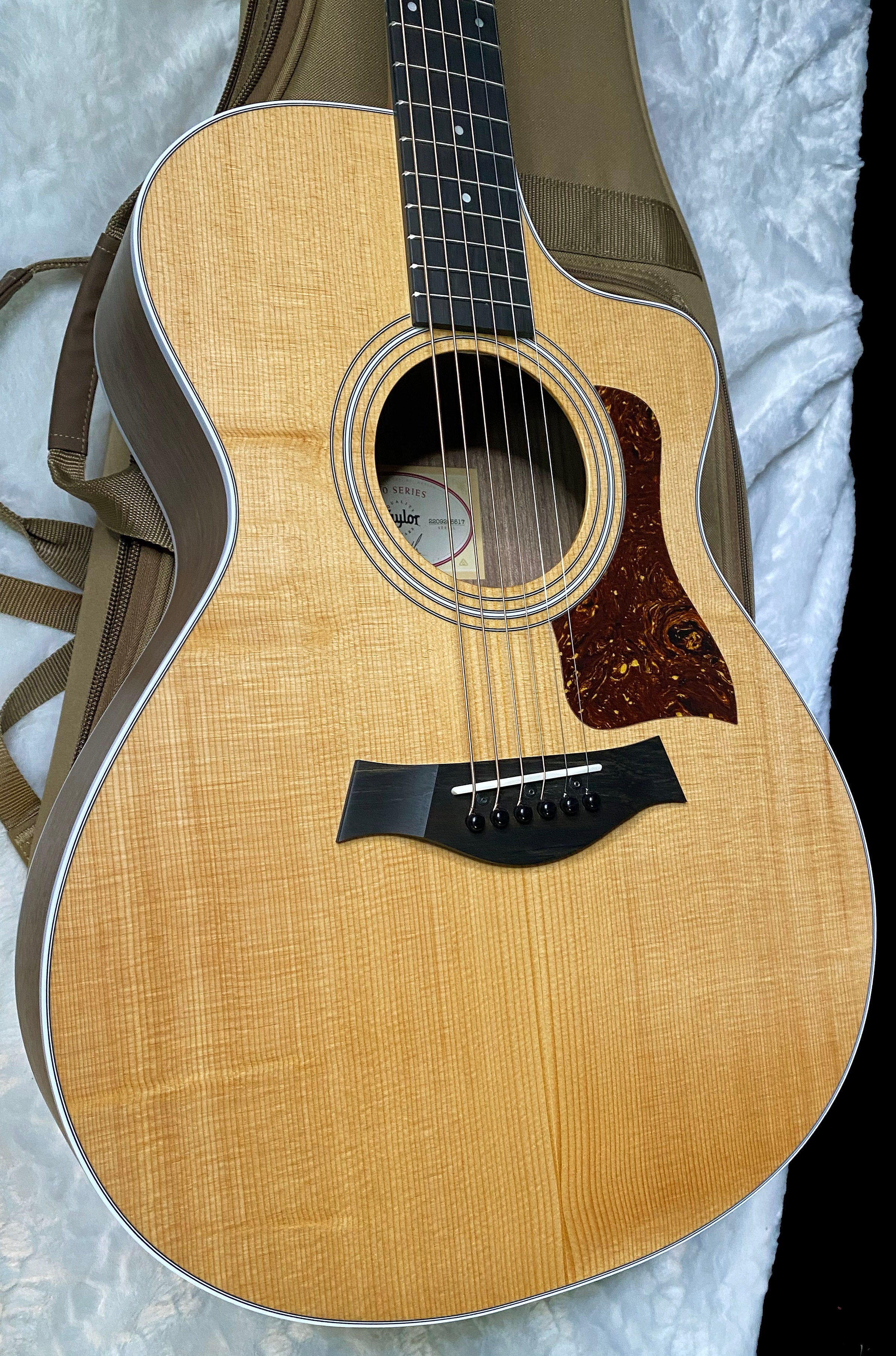 NEW! Taylor 212ce Grand Concert Acoustic-Electric Guitar Natural Finish - 4.1lbs - Authorized Dealer - G06226