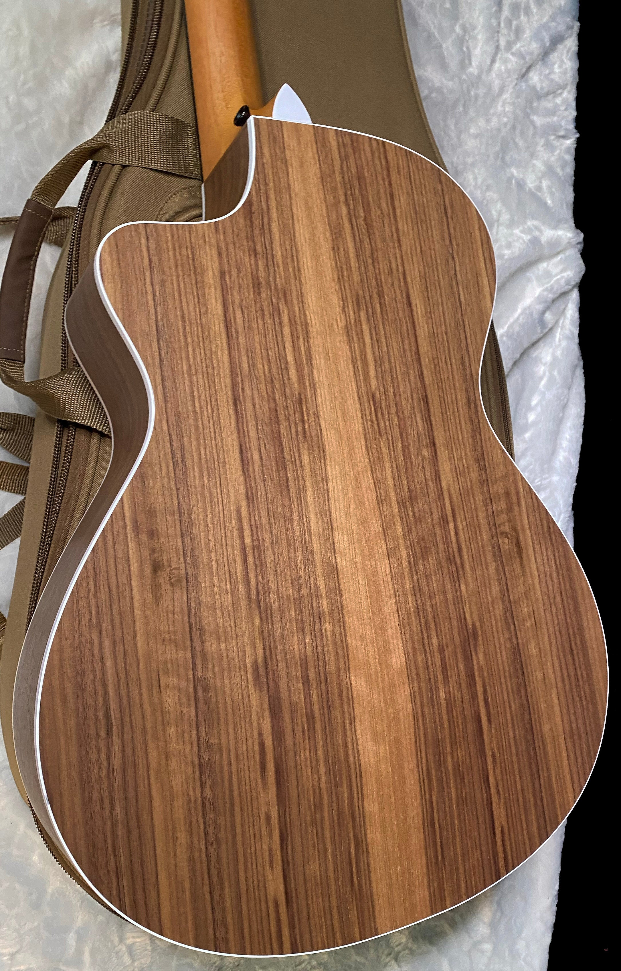 NEW! Taylor 212ce Grand Concert Acoustic-Electric Guitar Natural Finish - 4.1lbs - Authorized Dealer - G06226