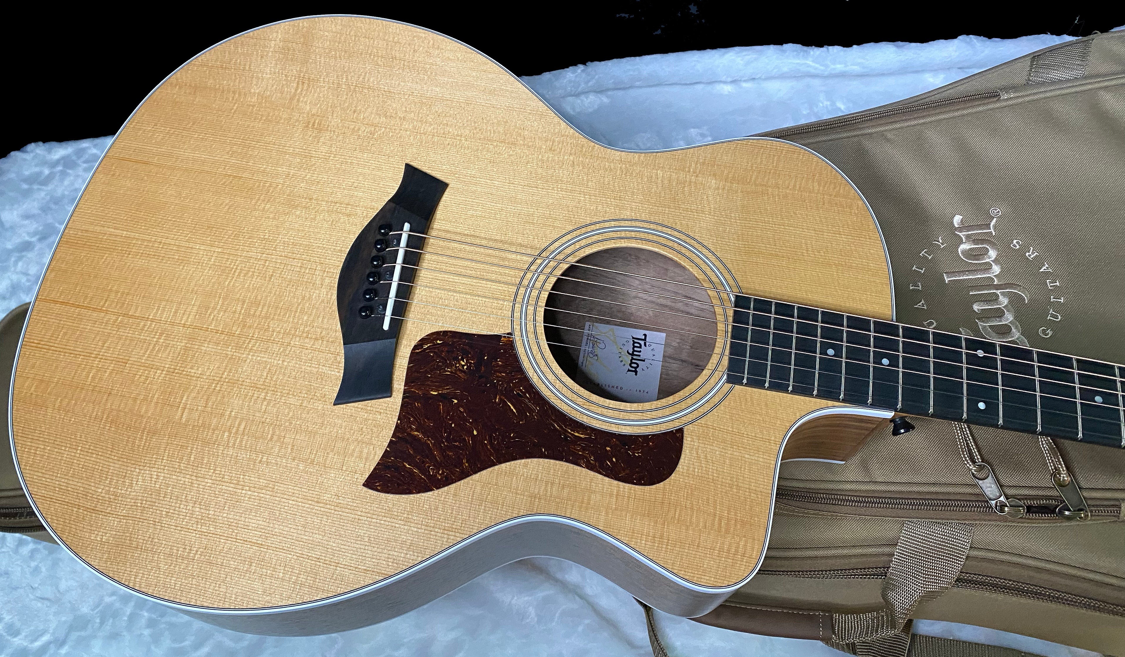 NEW! Taylor 214ce Grand Auditorium Acoustic-Electric Guitar Natural Finish - 4.55lbs - Authorized Dealer - G06229