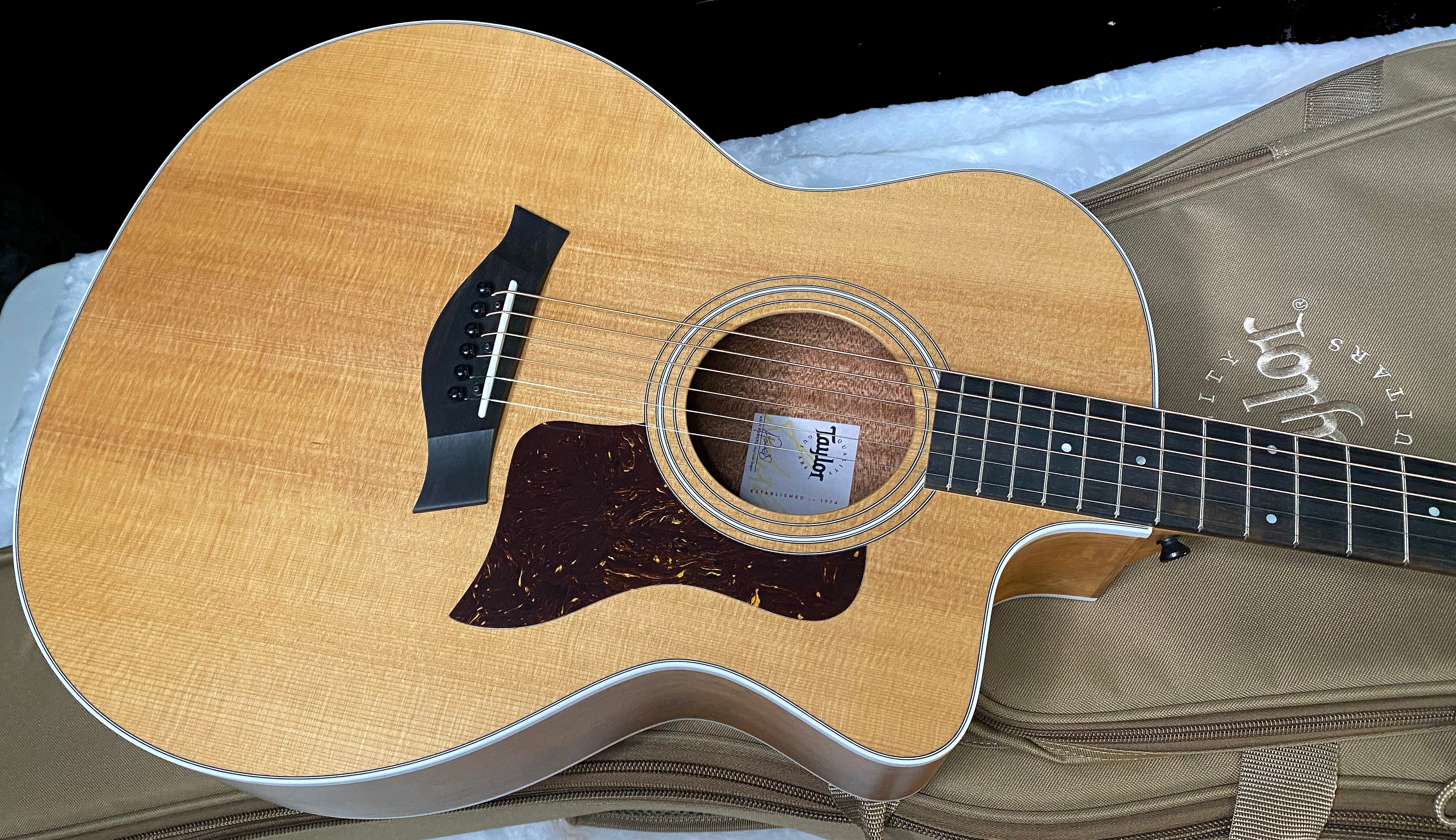 NEW! Taylor 214ce-K Koa Grand Auditorium Acoustic-Electric Guitar Natural Finish - 4.55lbs - Authorized Dealer - G06221