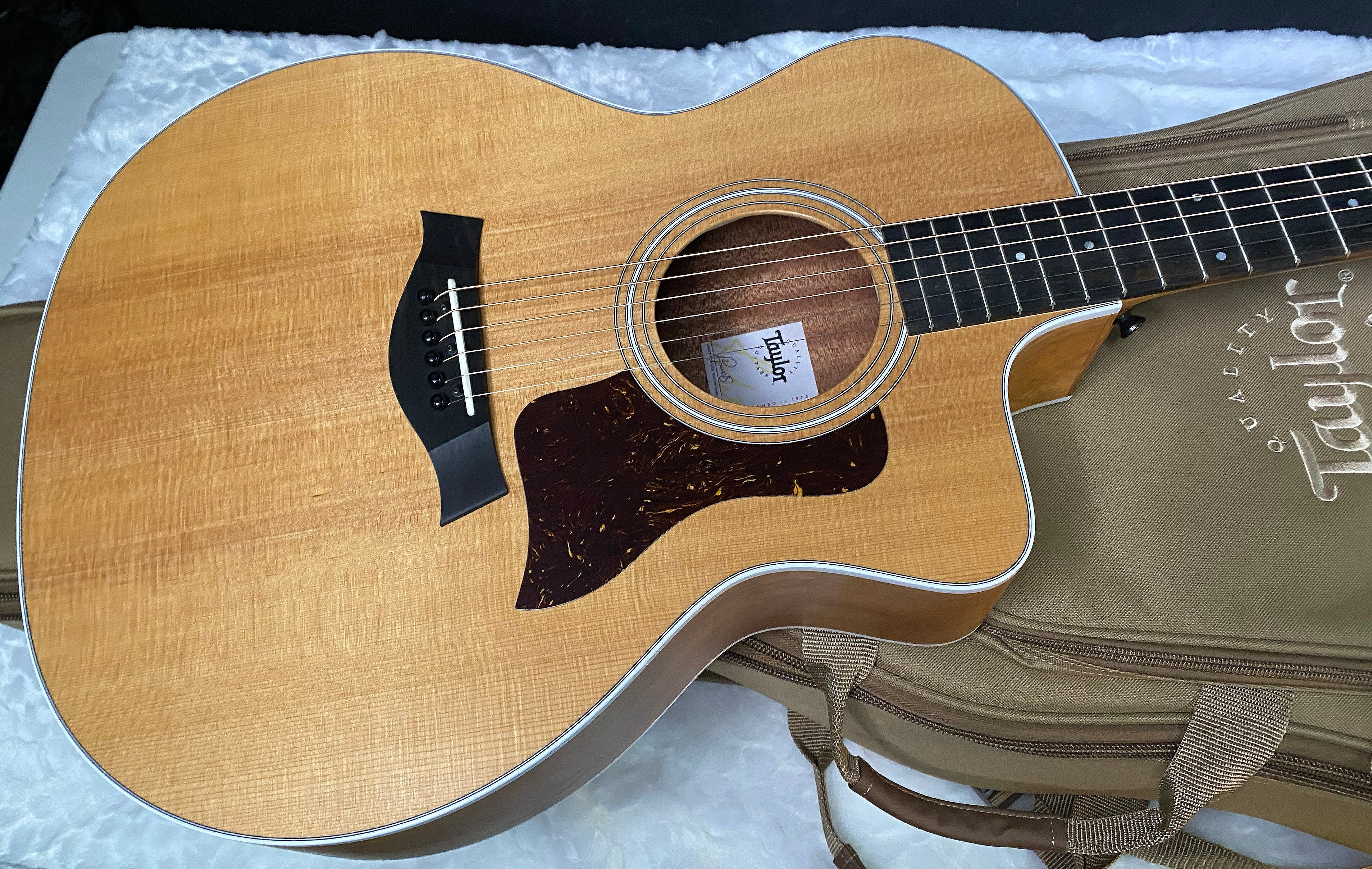 NEW! Taylor 214ce-K Koa Grand Auditorium Acoustic-Electric Guitar Natural Finish - 4.55lbs - Authorized Dealer - G06221