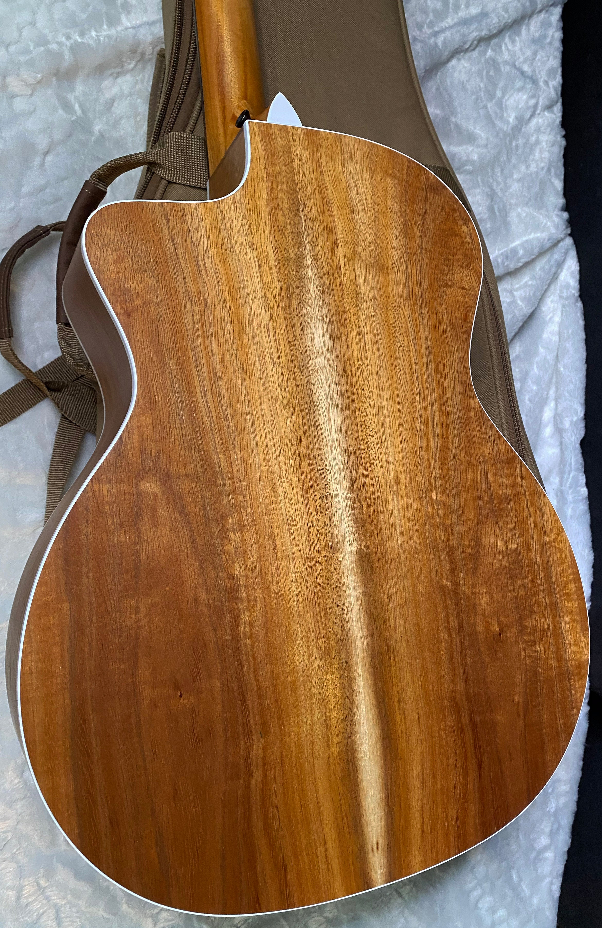 NEW! Taylor 214ce-K Koa Grand Auditorium Acoustic-Electric Guitar Natural Finish - 4.55lbs - Authorized Dealer - G06221