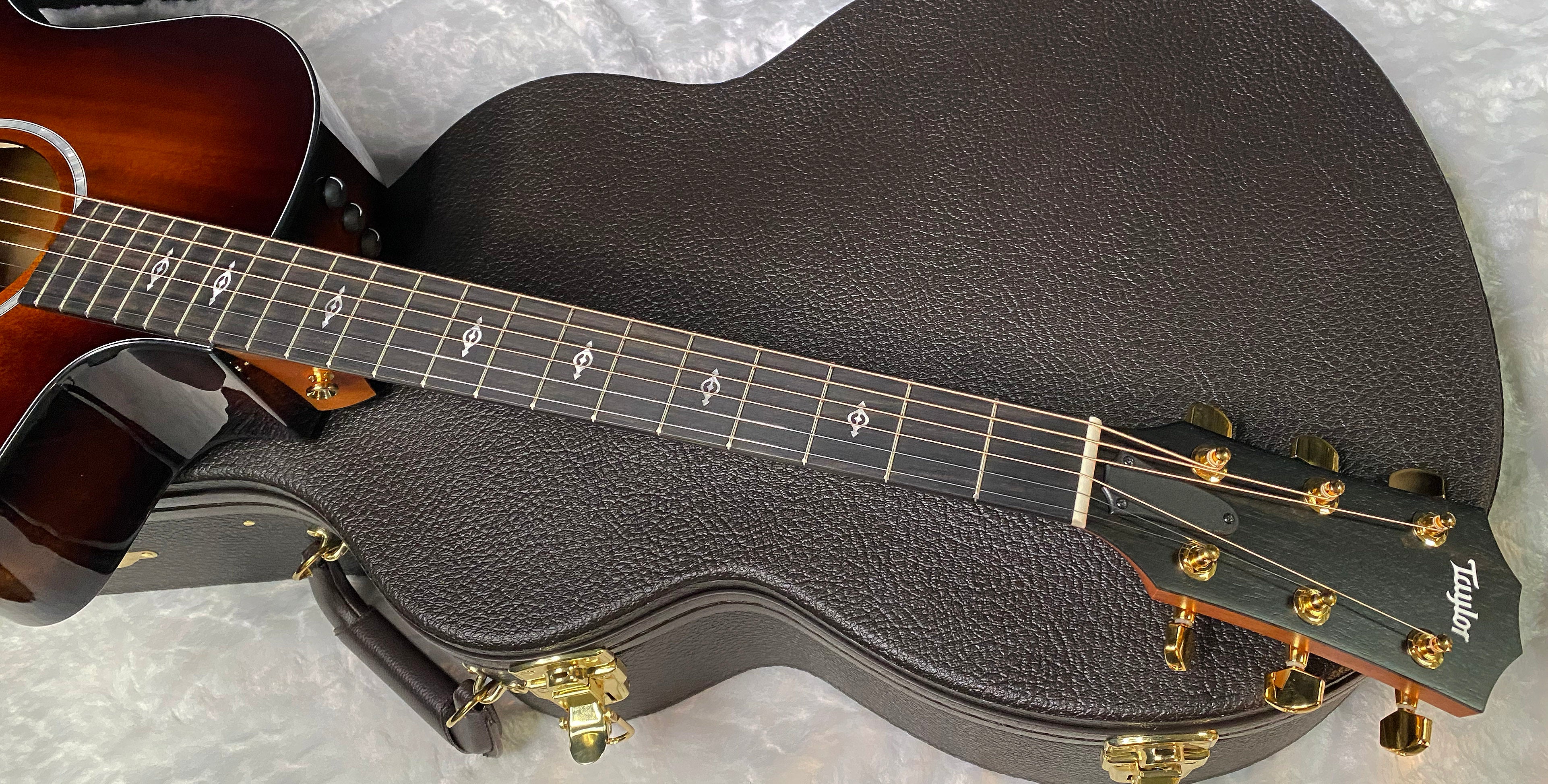 NEW! Taylor 224ce-K DLX Grand Auditorium Acoustic-Electric Guitar - Tobacco - 4.85lbs - Authorized Dealer - G06228