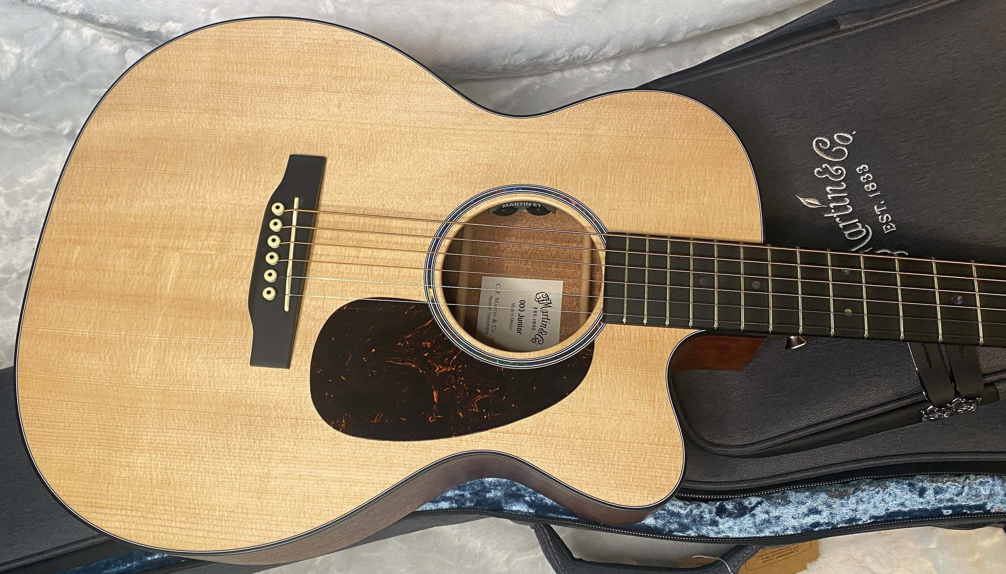 NEW! Martin 000C Jr-E Acoustic-Electric Guitar - Natural - Deluxe Gig Bag - Authorized Dealer - 4lbs - G06946