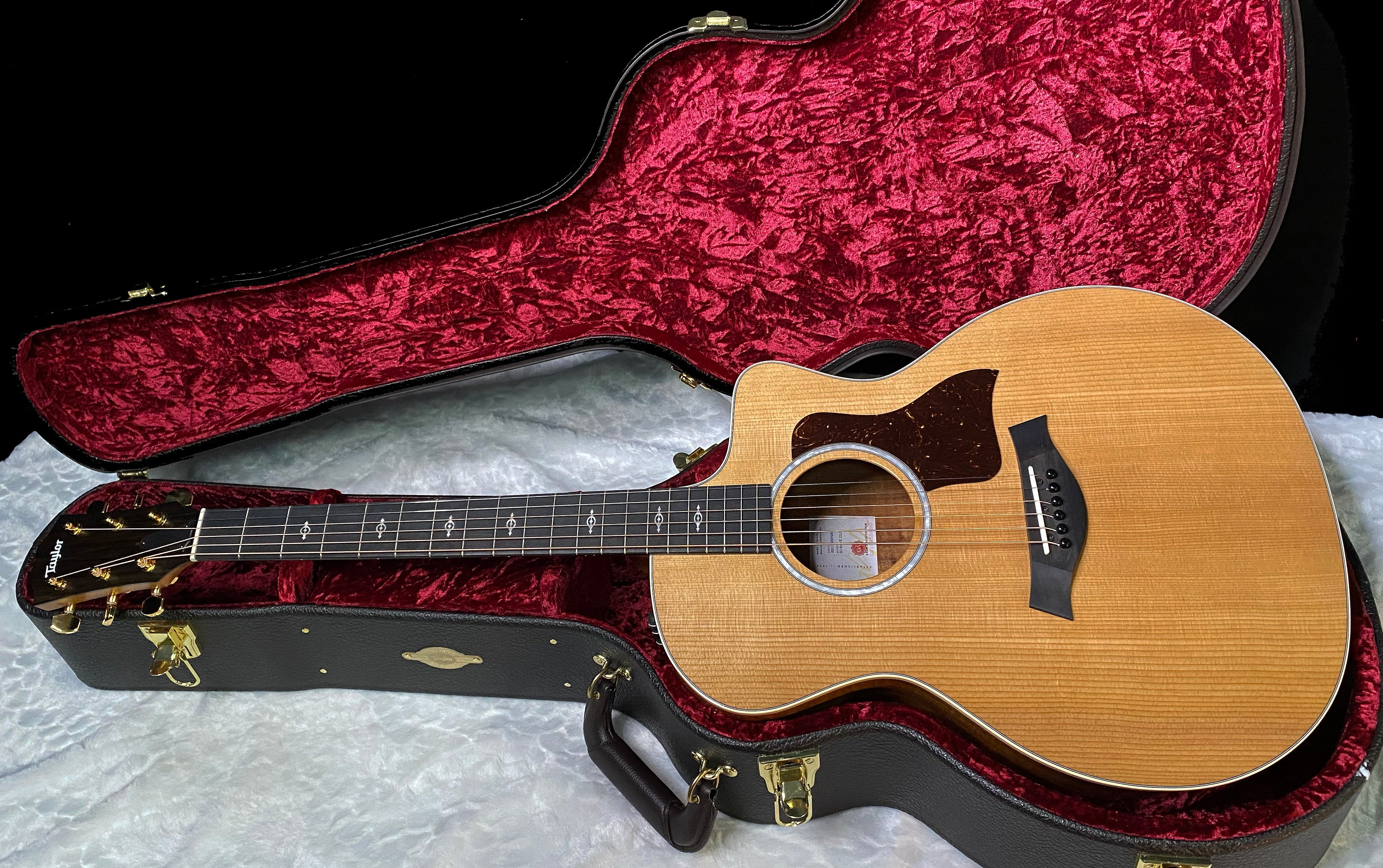 NEW! Taylor 214ce-K DLX Koa Grand Auditorium Acoustic-Electric Guitar Natural Finish - 4.65lbs - Authorized Dealer - G06212