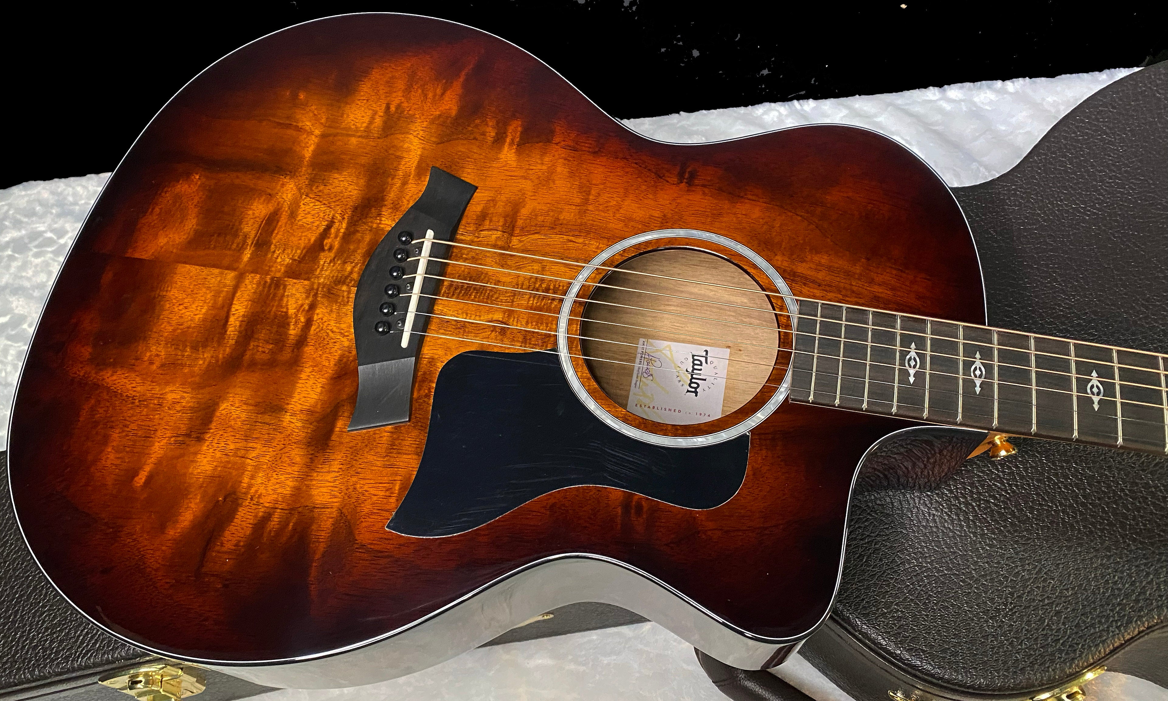 NEW! Taylor 224ce-K DLX Grand Auditorium Acoustic-Electric Guitar - Tobacco - 4.95lbs - Authorized Dealer - G06234