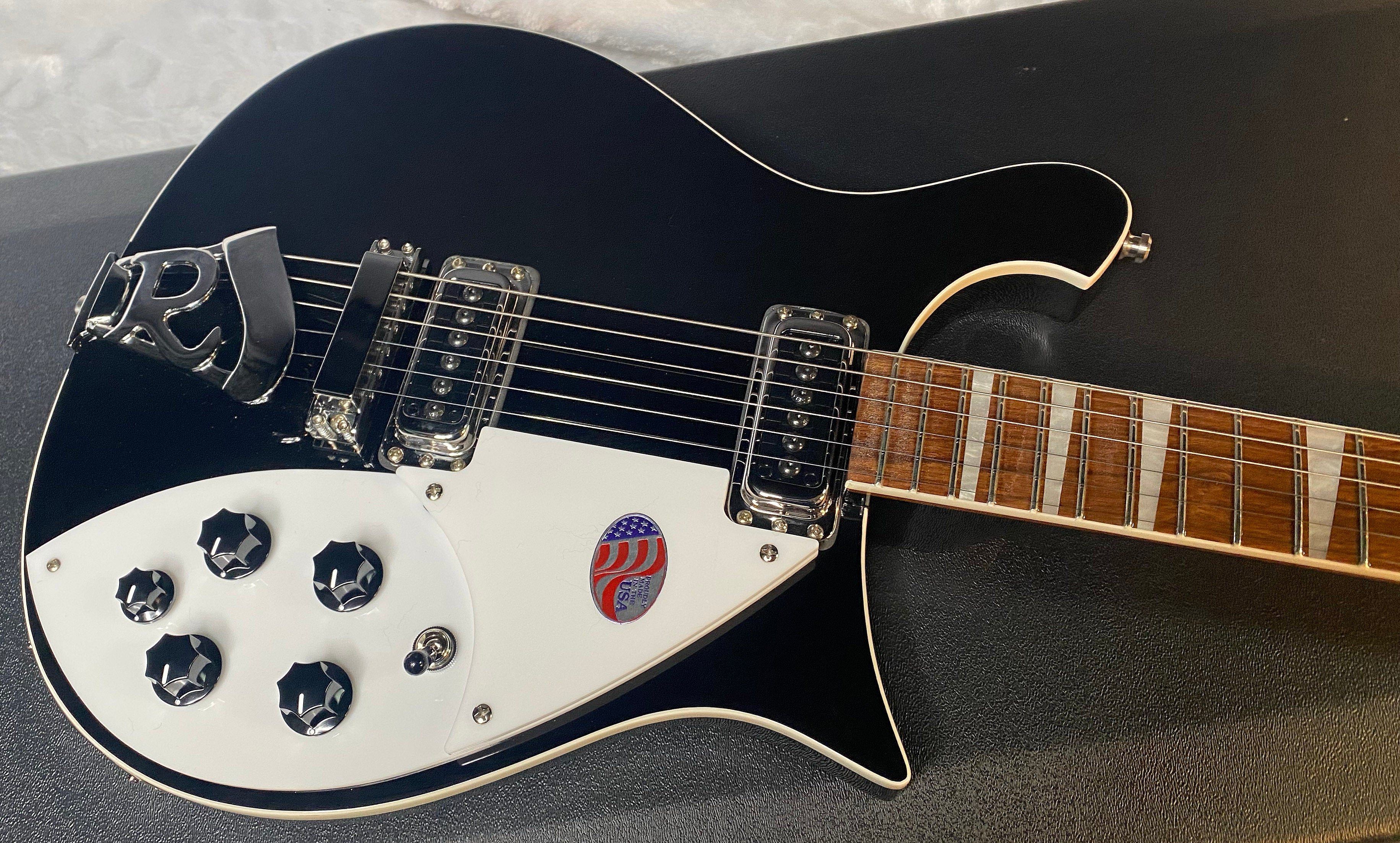 NEW Rickenbacker 620 Jet Glo JG - Authorized Dealer - In-Stock! 7.9 lbs - G06957