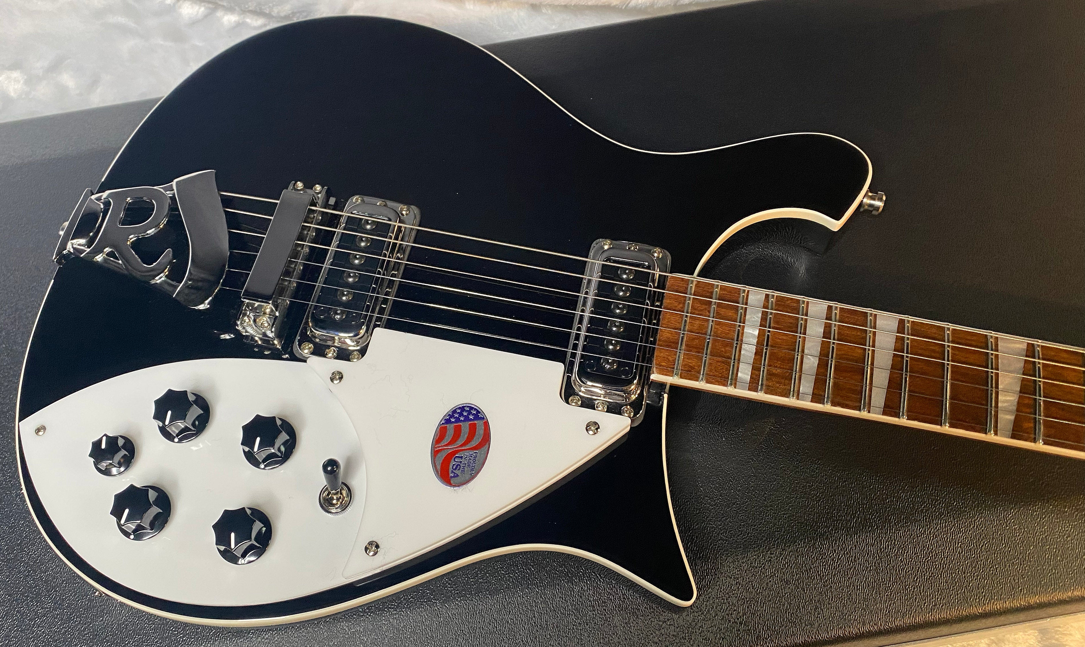 NEW Rickenbacker 620 Jet Glo JG - Authorized Dealer - In-Stock! 7.85 lbs - G06958