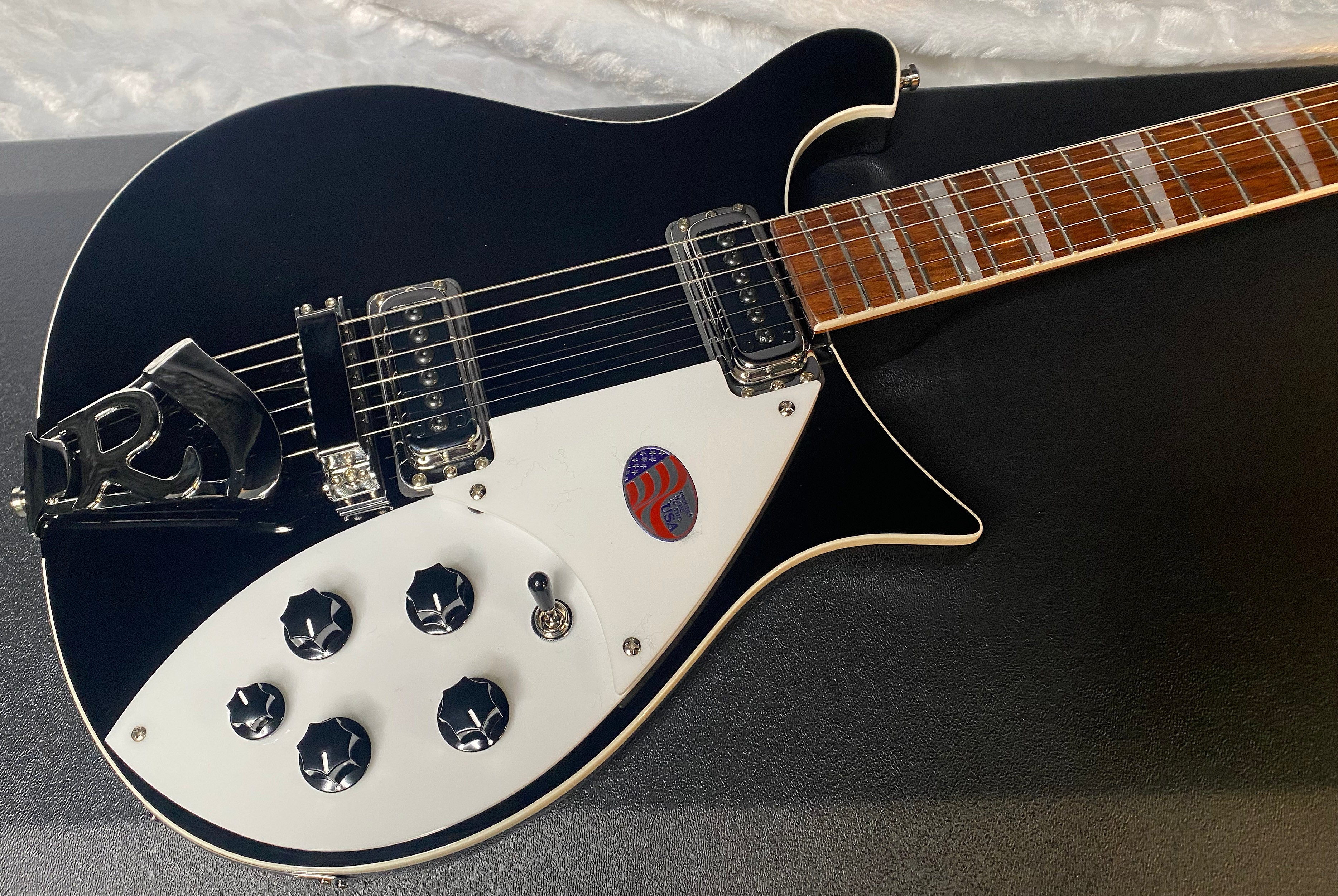 NEW Rickenbacker 620 Jet Glo JG - Authorized Dealer - In-Stock! 7.85 lbs - G06958
