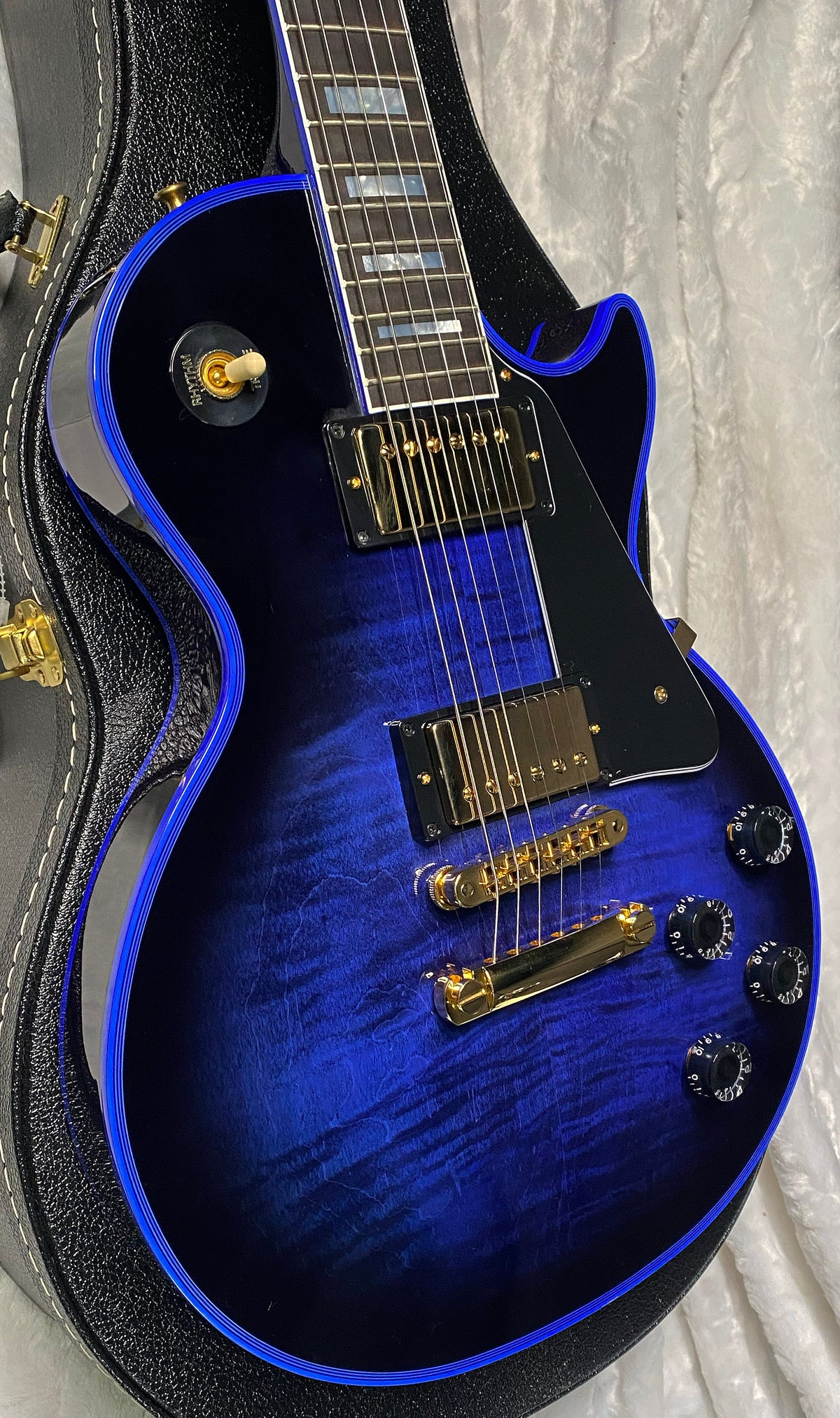 NEW! Gibson Dealer Select Custom Shop Les Paul Custom Blue Widow AAA Figured Flame Top - Authorized Dealer - 10.25lbs - G07682