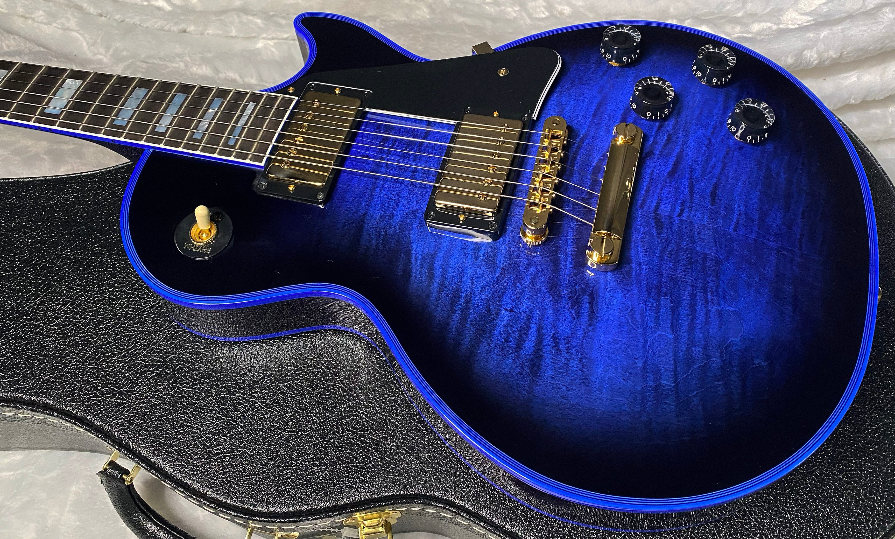 NEW! Gibson Dealer Select Custom Shop Les Paul Custom Blue Widow AAA Figured Flame Top - Authorized Dealer - 10.25lbs - G07682