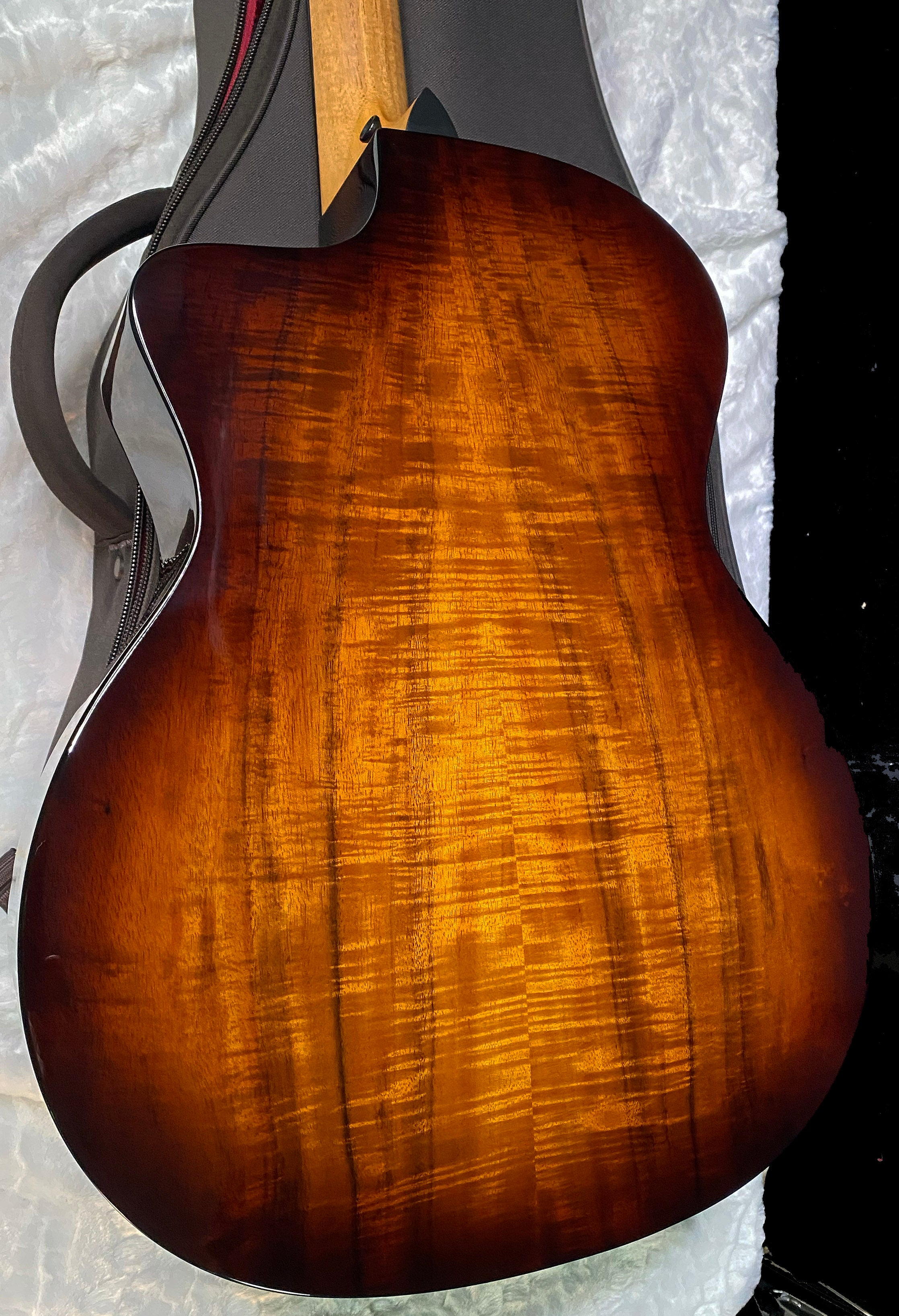 Taylor 214ce-K SB Plus Acoustic-electric Guitar - Shaded Edgeburst Finish - 4.7lbs - Authorized Dealer - G06262