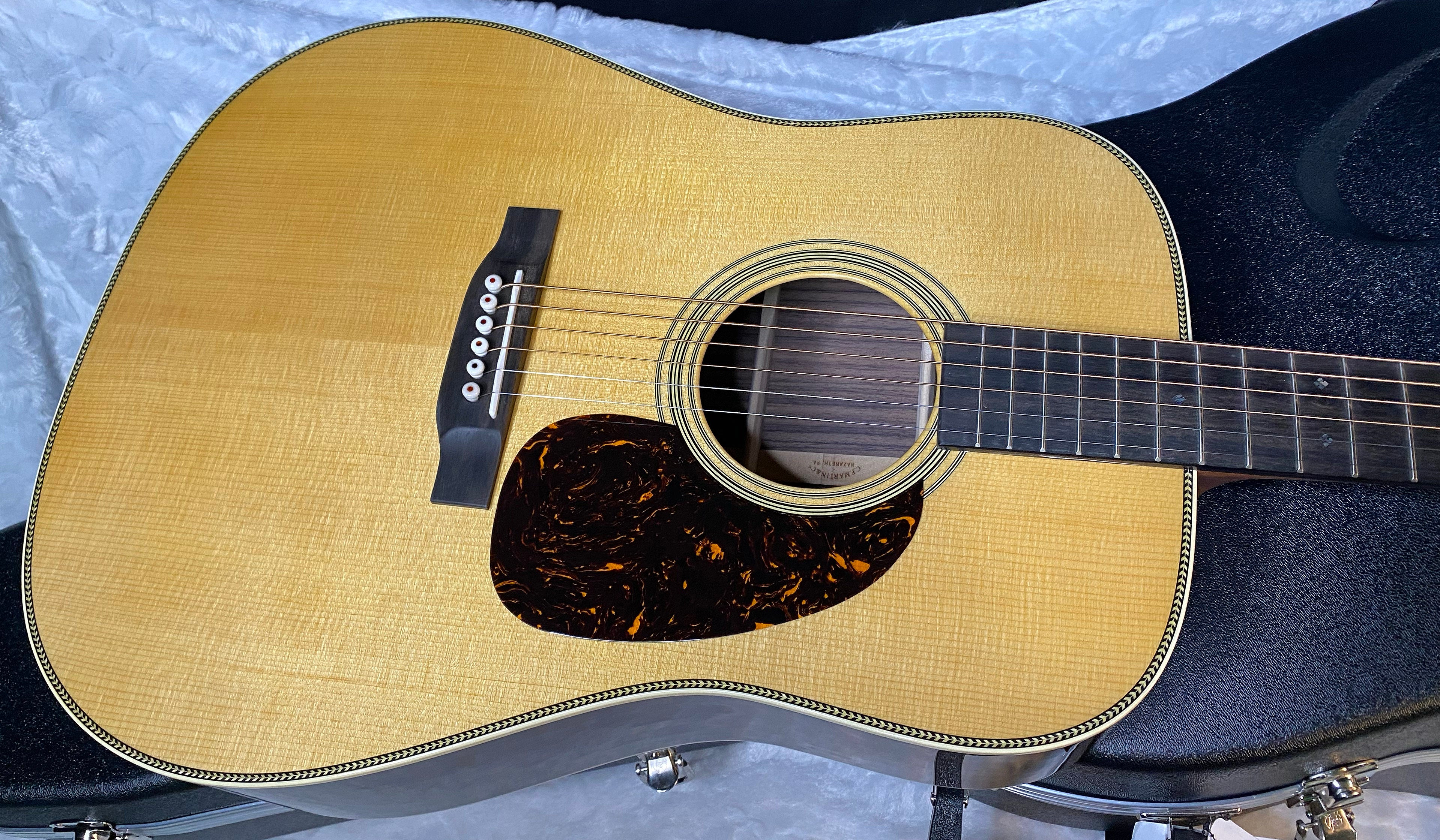 NEW! Martin HD-28 Standard Series Acoustic Guitar - Natural with Aging Toner (2025) 10Y25HD28 - Authorized Dealer - 4.3lbs - G05511