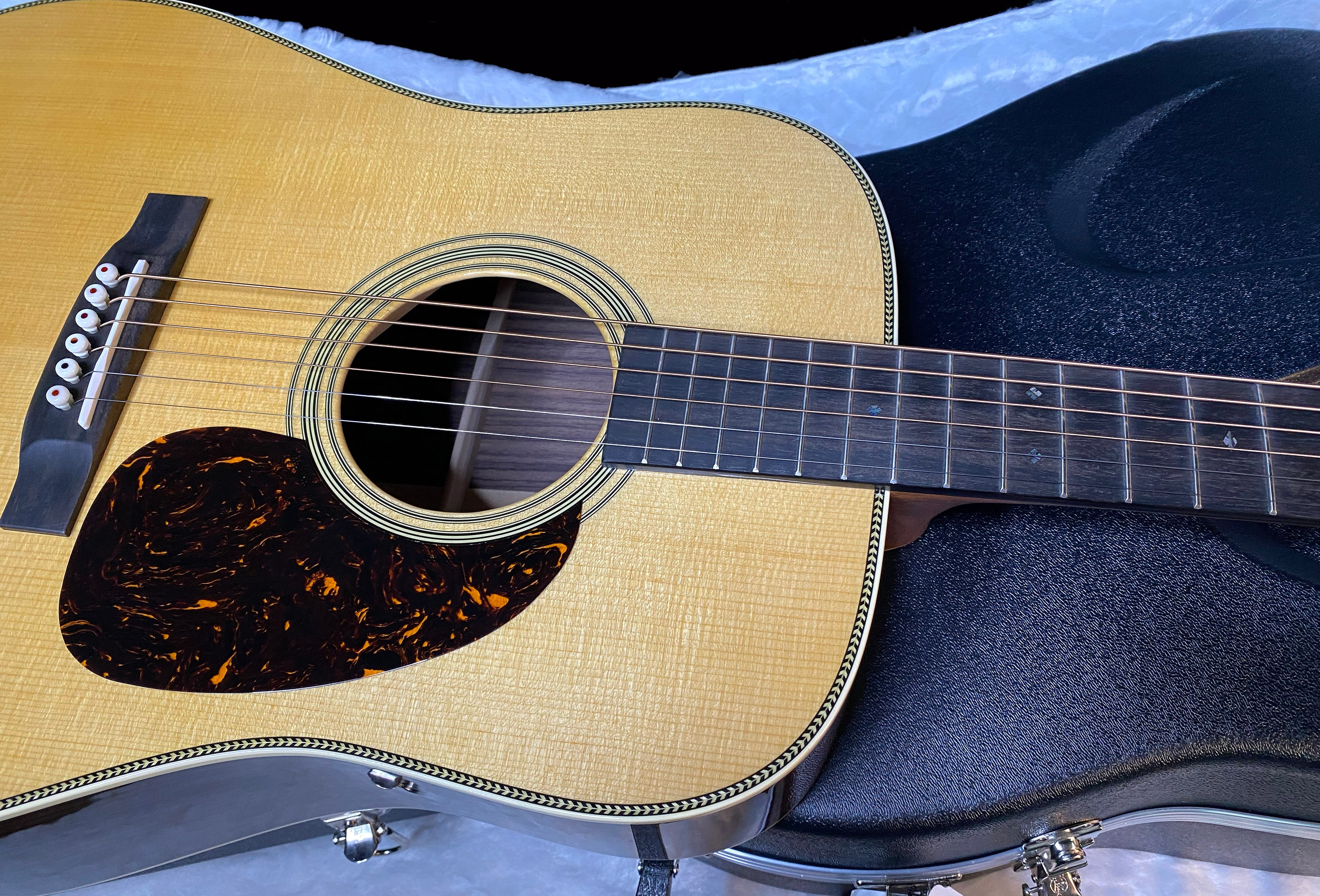 NEW! Martin HD-28 Standard Series Acoustic Guitar - Natural with Aging Toner (2025) 10Y25HD28 - Authorized Dealer - 4.3lbs - G05511