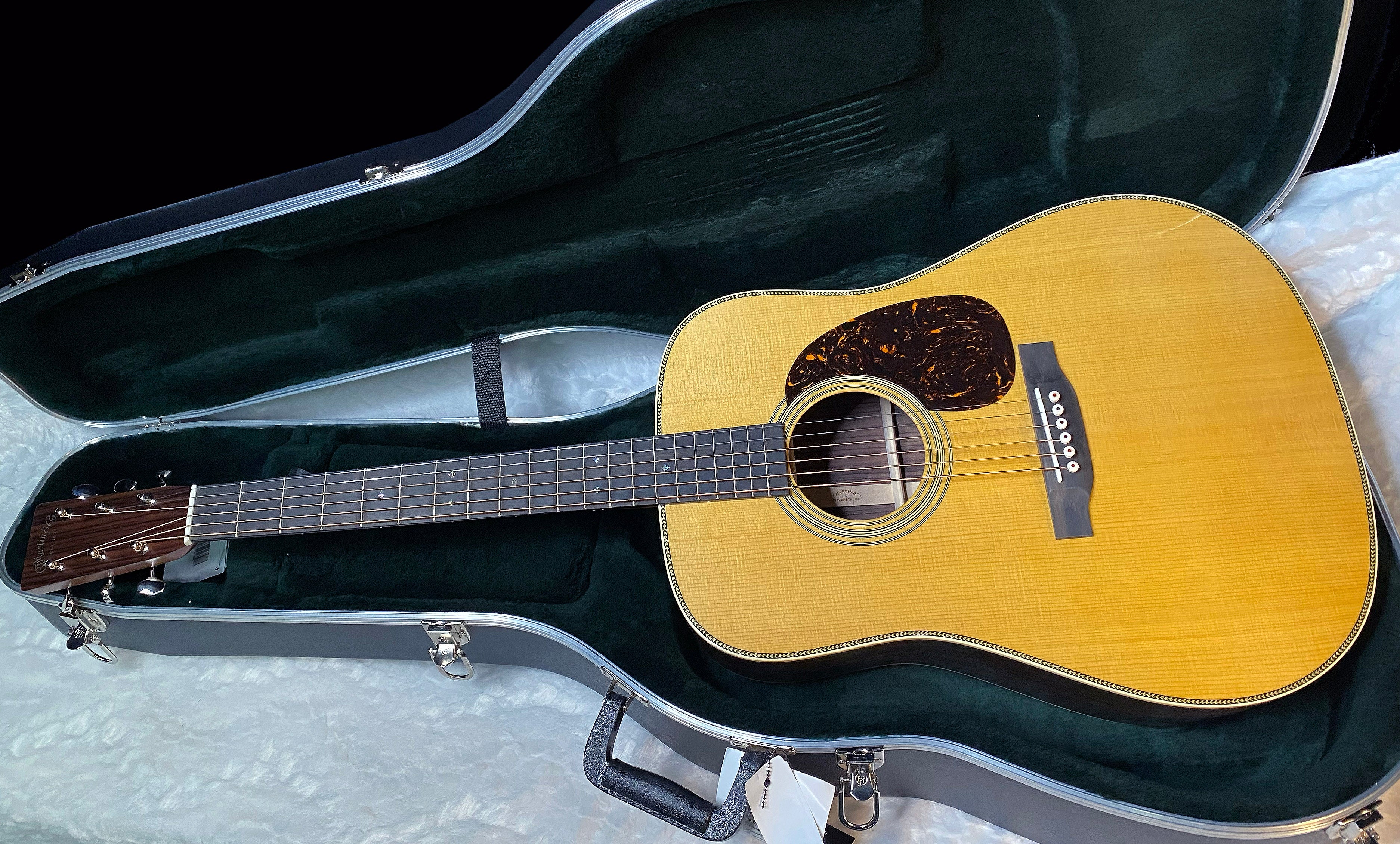 NEW! Martin HD-28 Standard Series Acoustic Guitar - Natural with Aging Toner (2025) 10Y25HD28 - Authorized Dealer - 4.3lbs - G05511