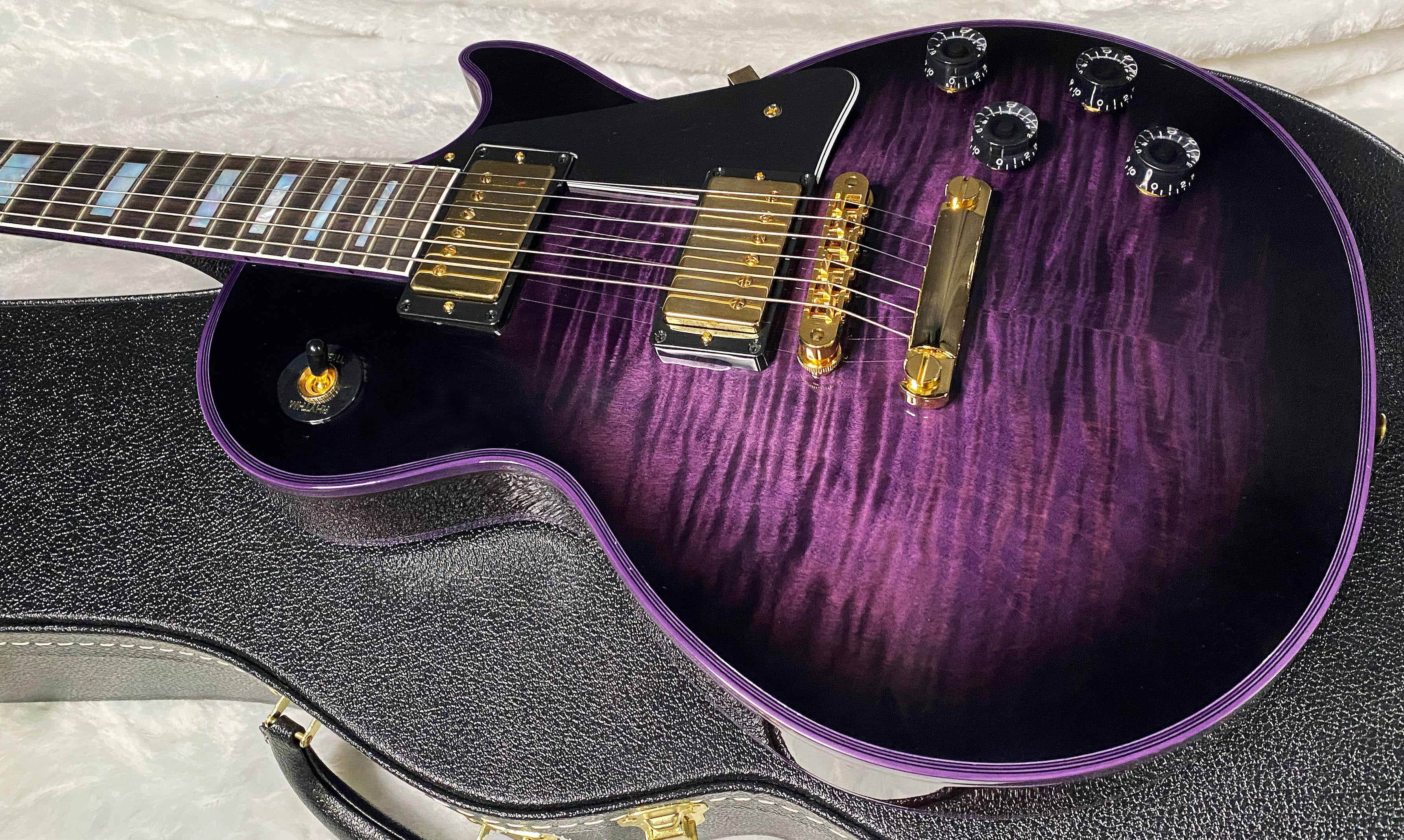 NEW! Gibson Dealer Select Custom Shop Les Paul Custom Purple Widow AAA Figured Flame Top - Authorized Dealer - 10.6 lbs - G07677