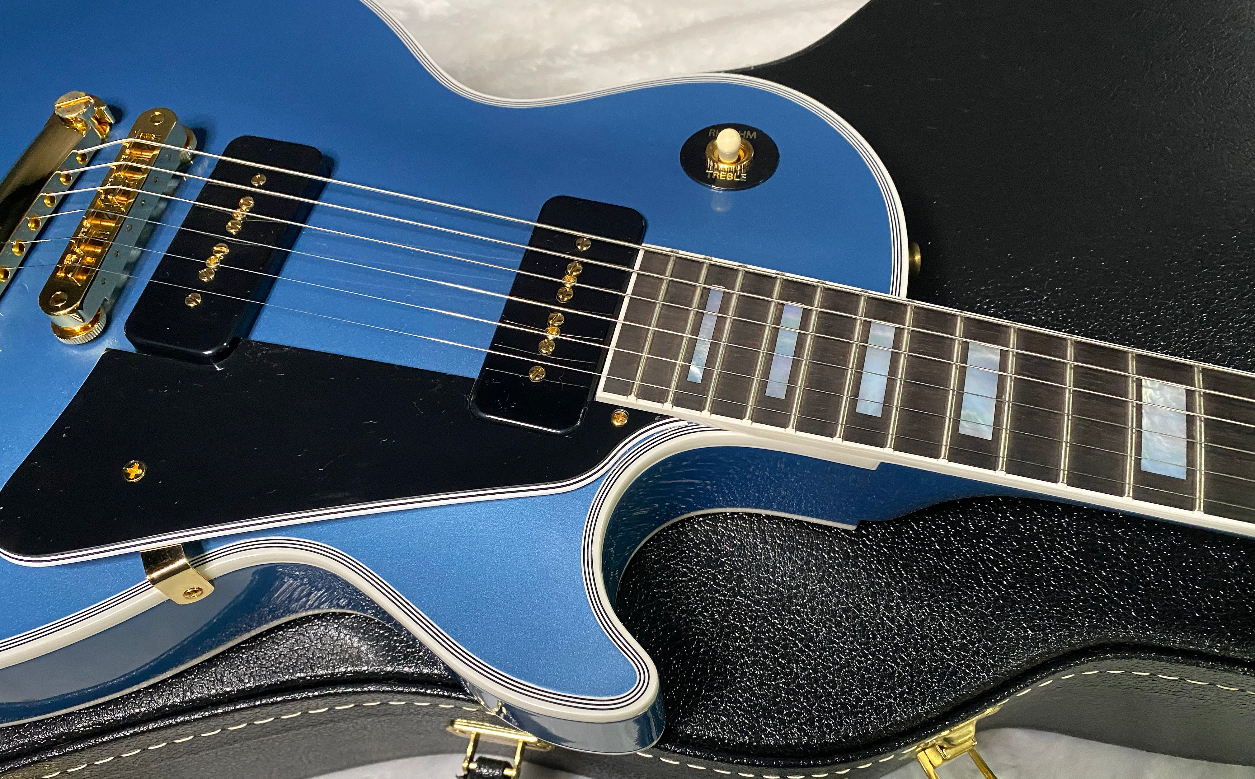 NEW! Gibson Les Paul Custom - Dealer Select - P90 Pick-Ups - Pelham Blue VOS - Custom Shop M2M - Authorized Dealer - Only 9lbs - G07687