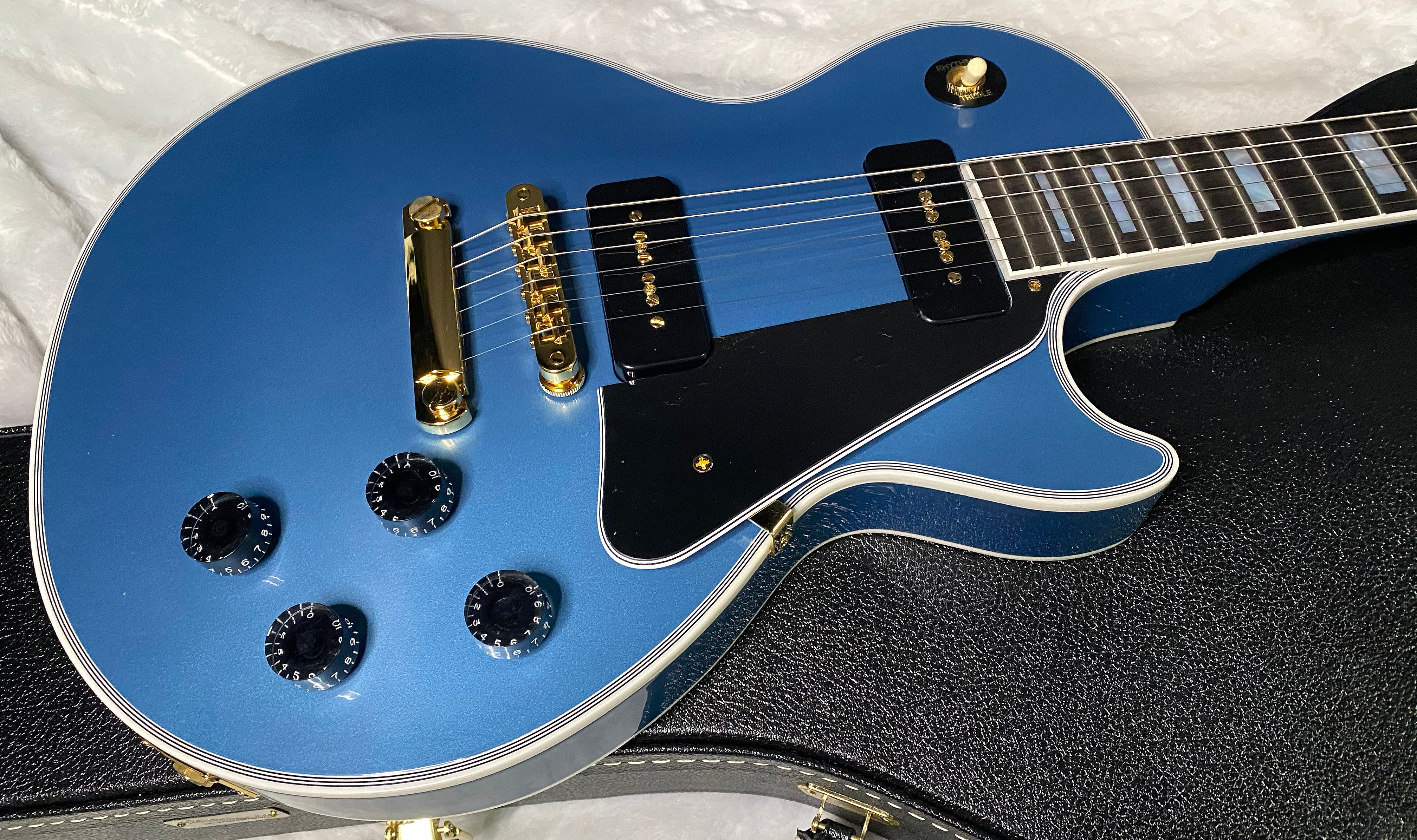 NEW! Gibson Les Paul Custom - Dealer Select - P90 Pick-Ups - Pelham Blue VOS - Custom Shop M2M - Authorized Dealer - Only 9lbs - G07687