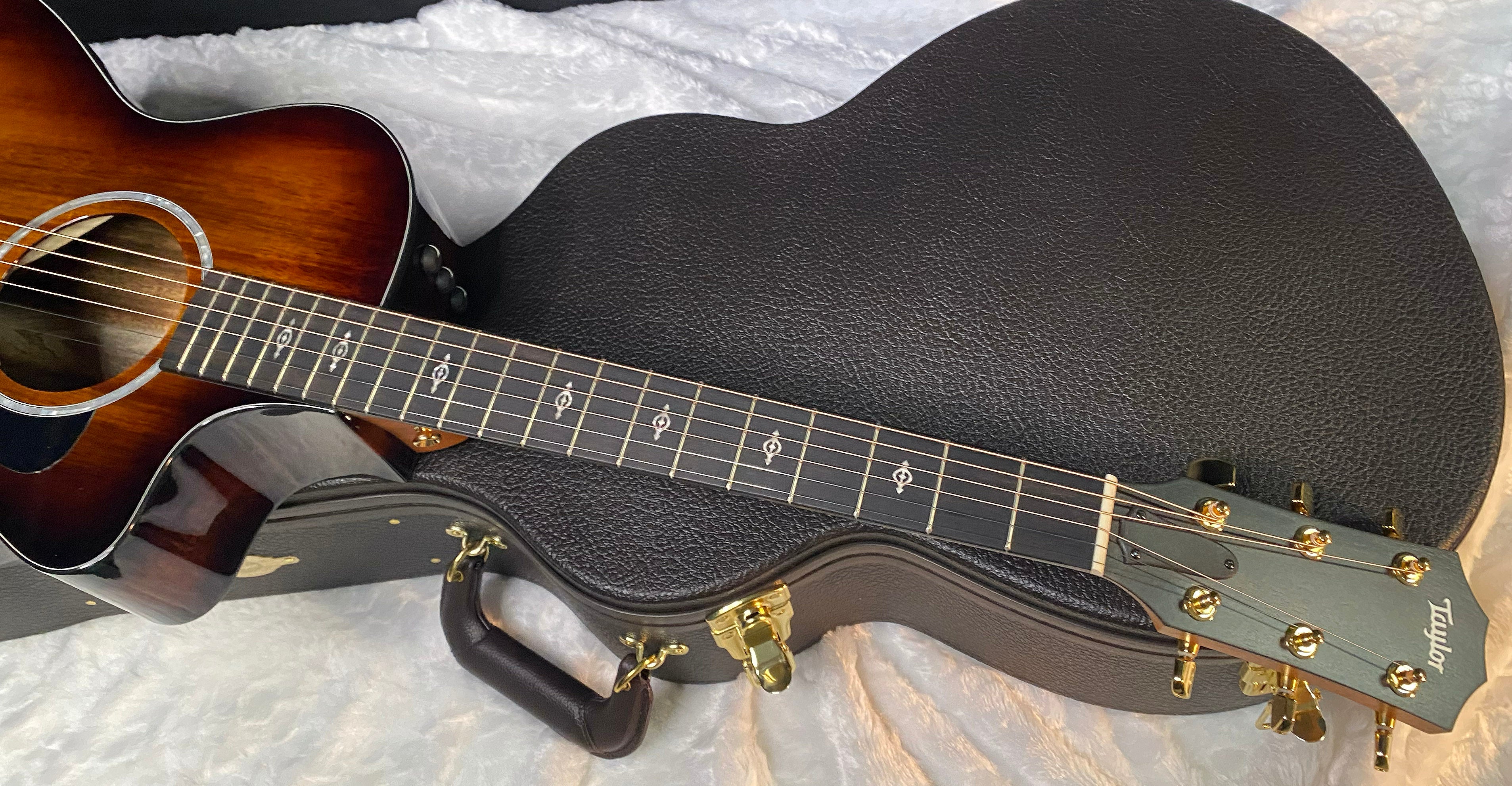 NEW! Taylor 222ce-K DLX Grand Concert Acoustic-Electric Guitar - Tobacco - 4.5lbs - Authorized Dealer - G06296