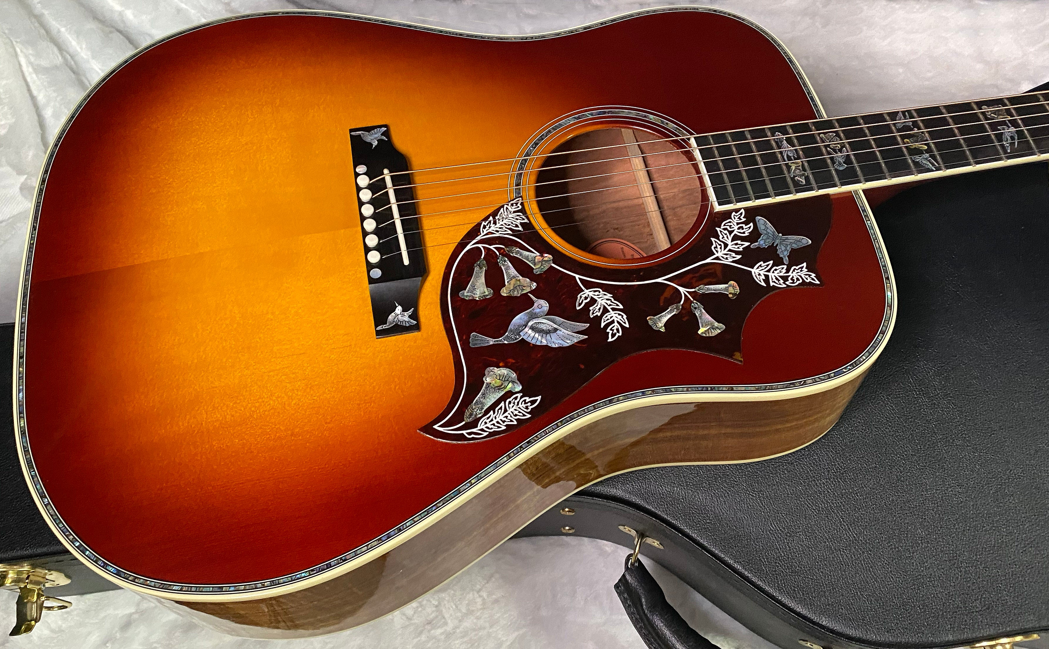 NEW! Gibson Hummingbird Custom Koa - Dealer Select - Autumnburst - Authorized Dealer - Custom Shop - 4.75 lbs - G07701