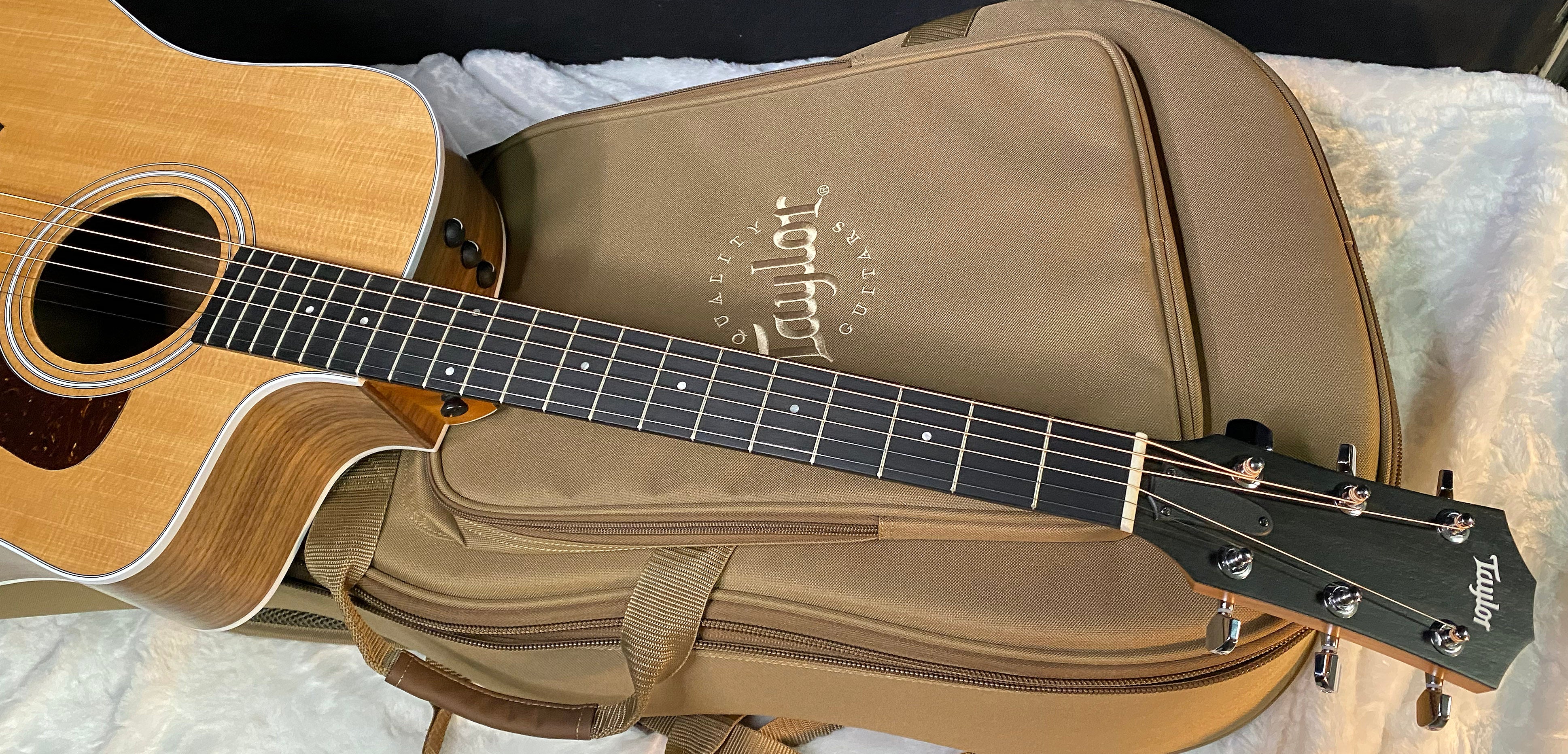 NEW! Taylor 214ce Grand Auditorium Acoustic-Electric Guitar Natural Finish - 4.4lbs - Authorized Dealer - G06229 (Copy)