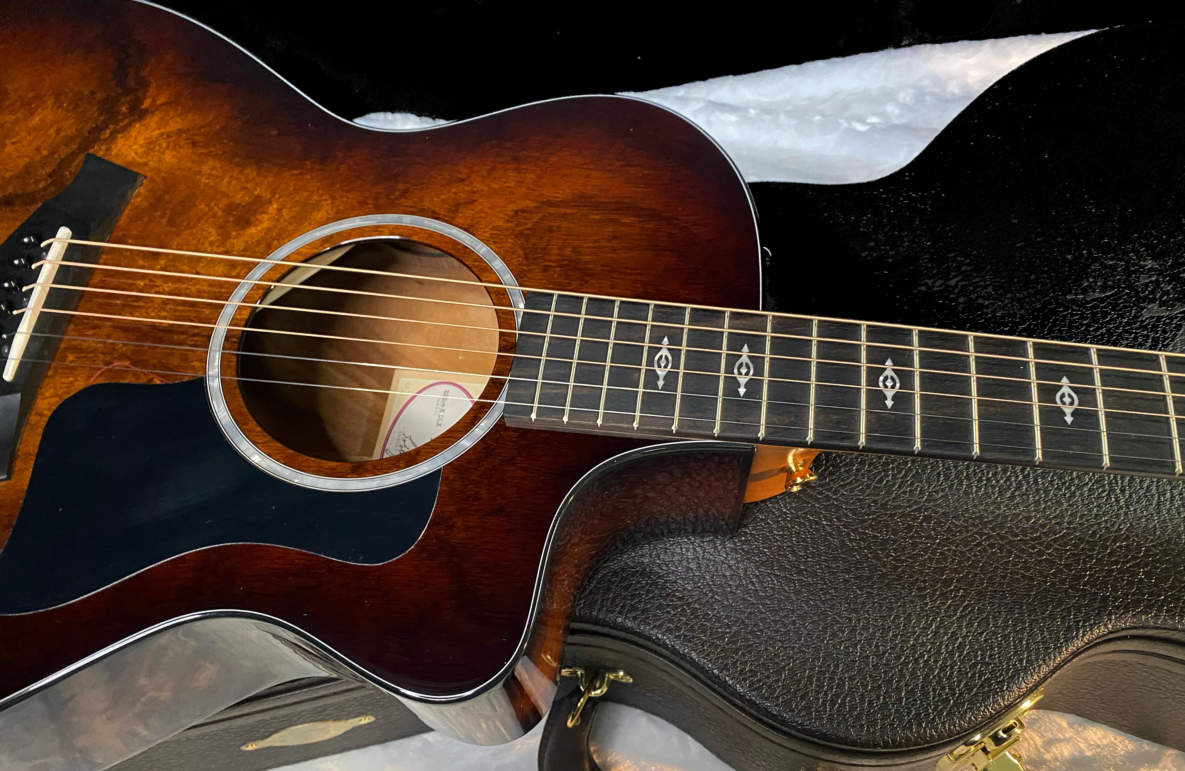 NEW! Taylor 222ce-K DLX Grand Concert Acoustic-Electric Guitar - Tobacco - 4.65lbs - Authorized Dealer - G06295
